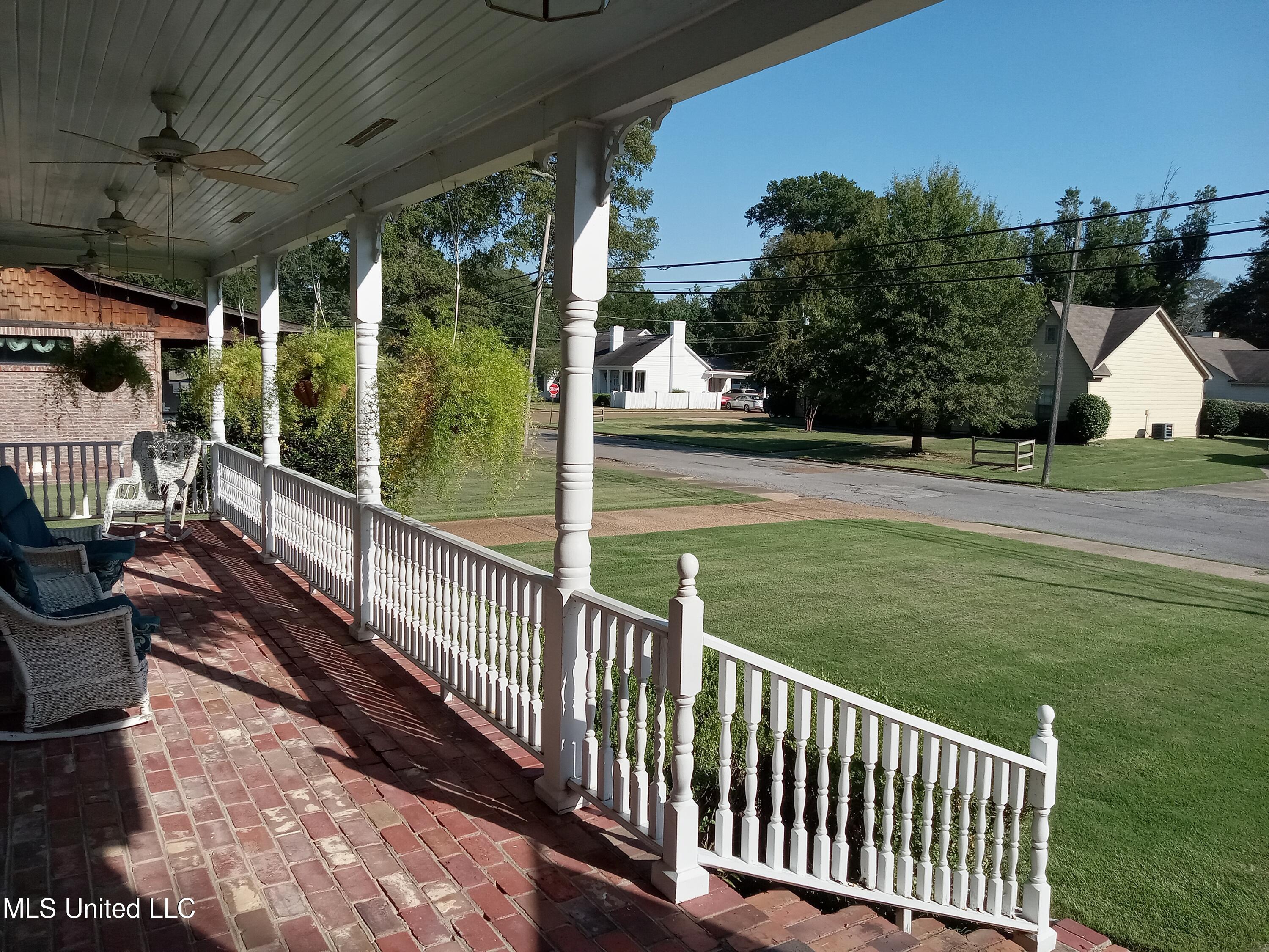 207 E Gresham Street, Indianola, Mississippi image 8