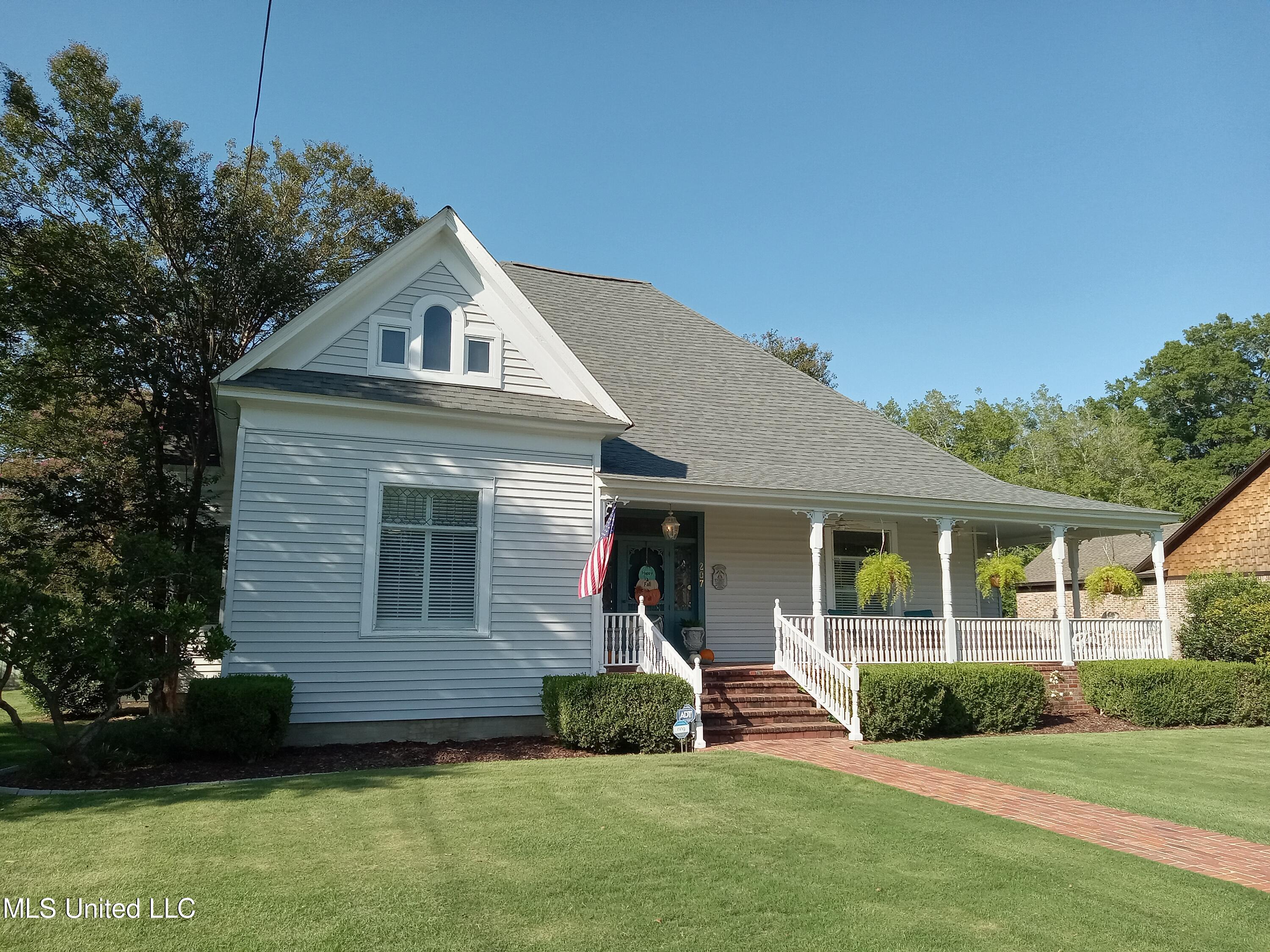 207 E Gresham Street, Indianola, Mississippi image 3