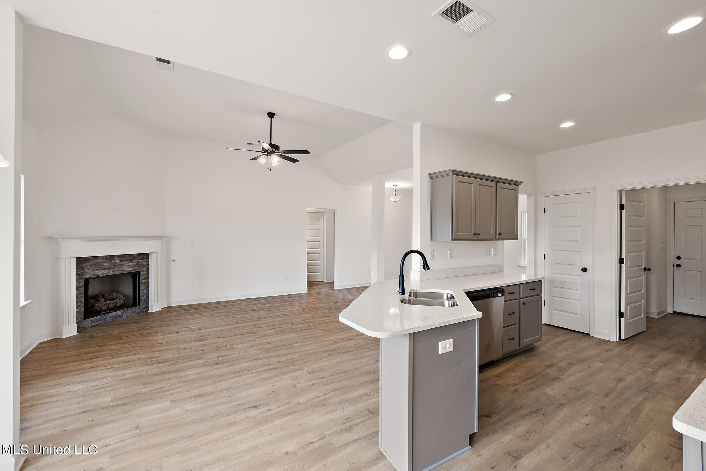 8948 Bunch Cove, Southaven, Mississippi image 10