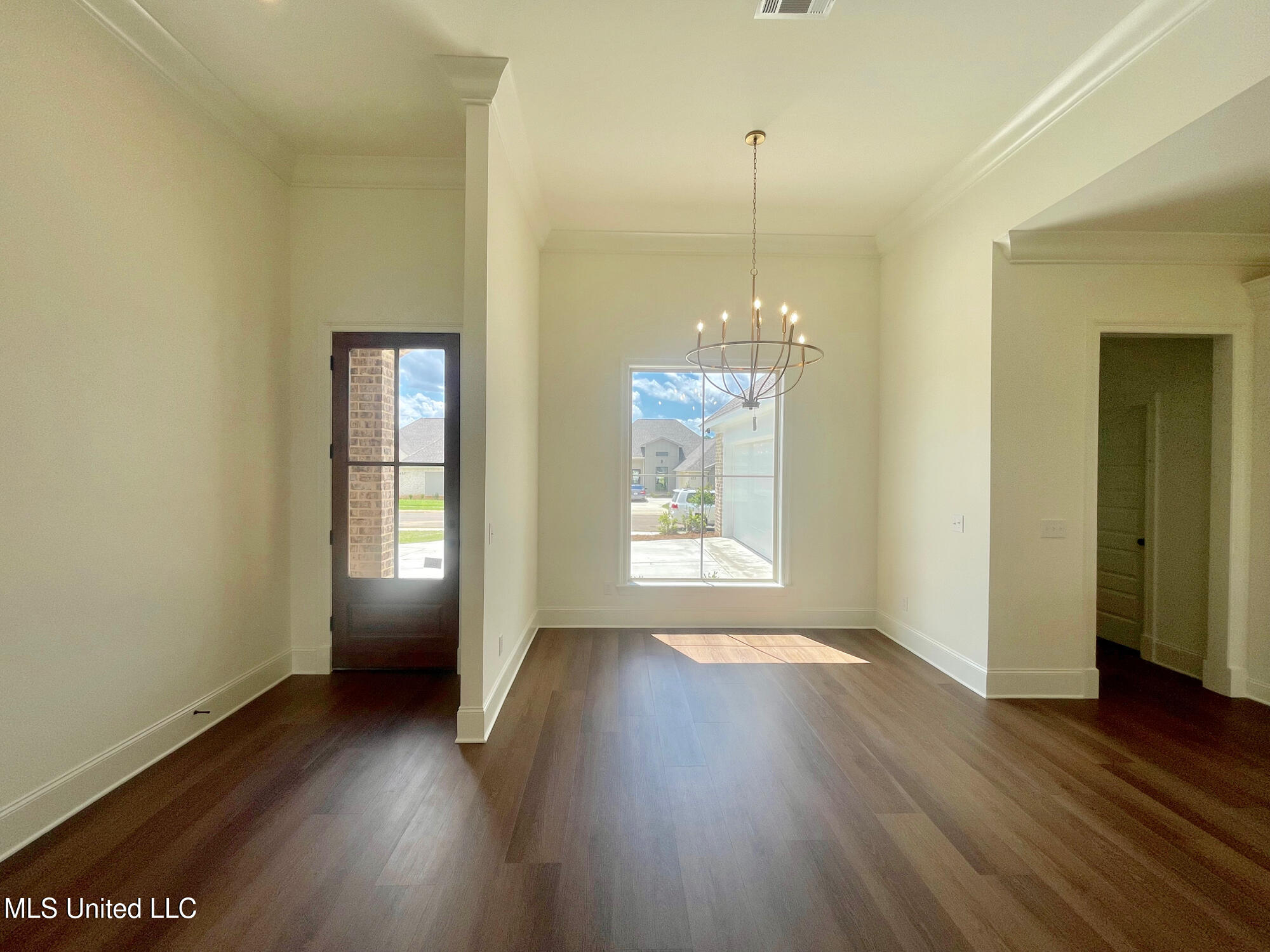452 Aurora Circle, Canton, Mississippi image 3