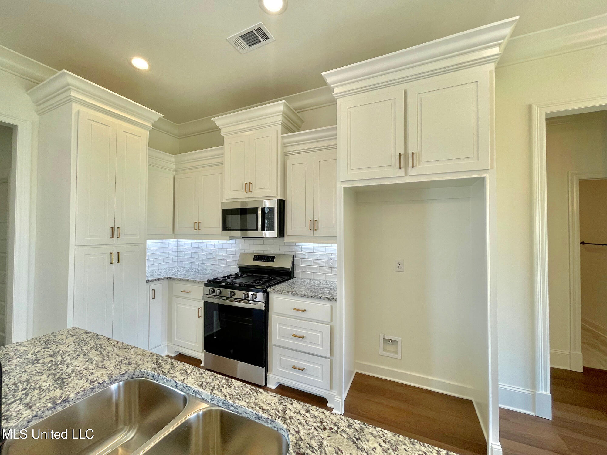 452 Aurora Circle, Canton, Mississippi image 9