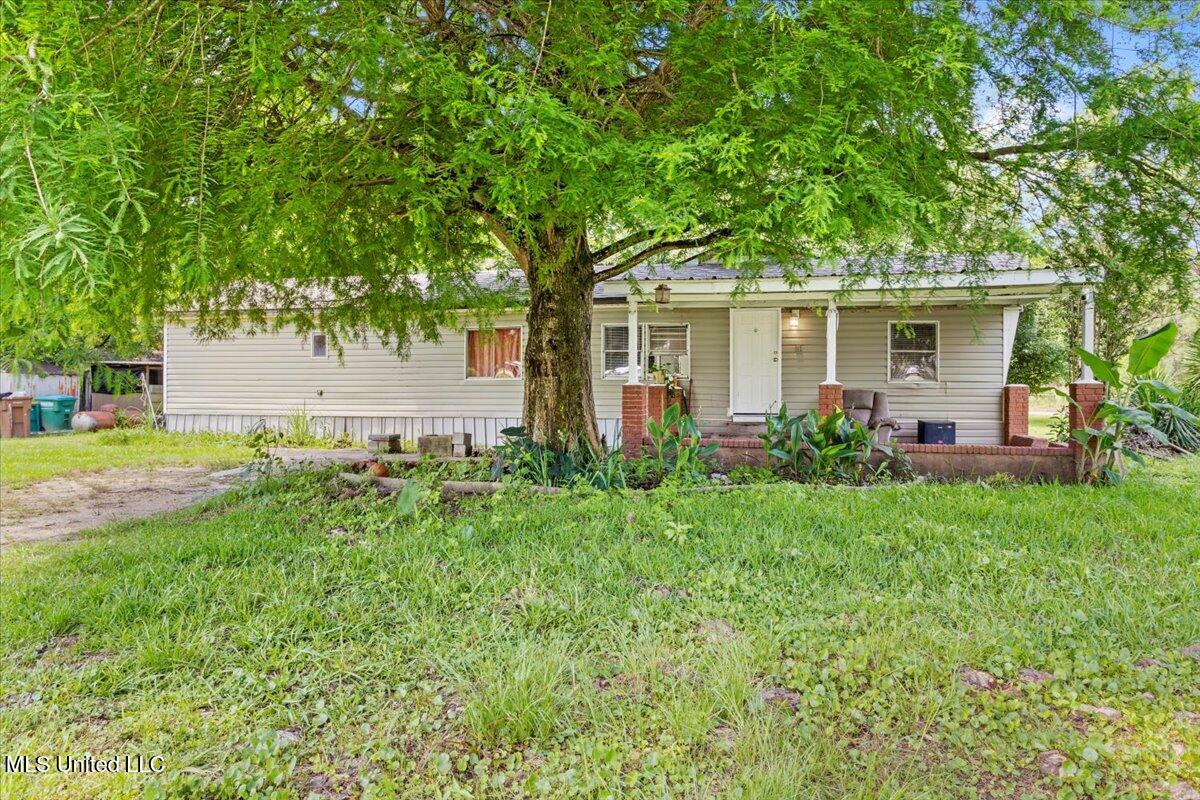 18295 Robin Oaks Drive, Gulfport, Mississippi image 1