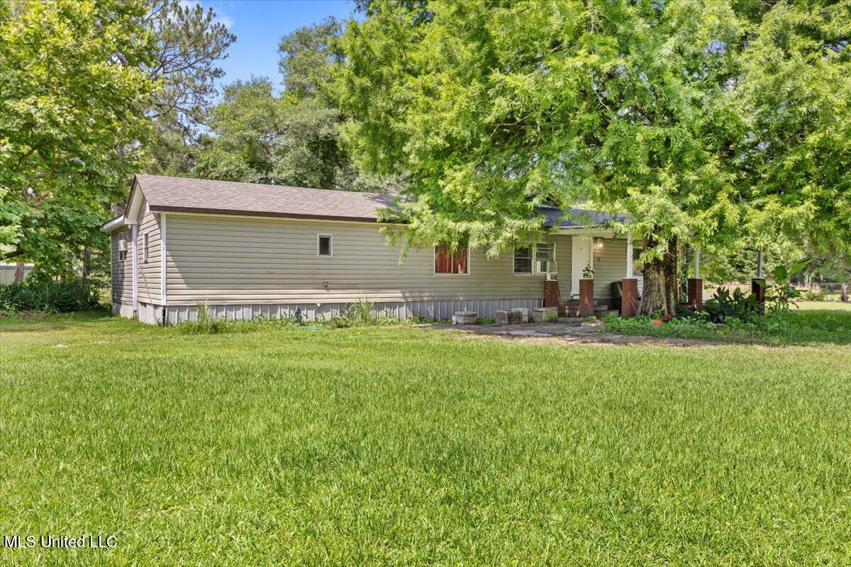 18295 Robin Oaks Drive, Gulfport, Mississippi image 3
