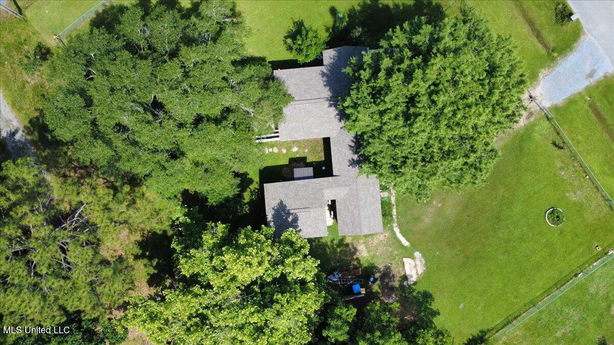 18295 Robin Oaks Drive, Gulfport, Mississippi image 35