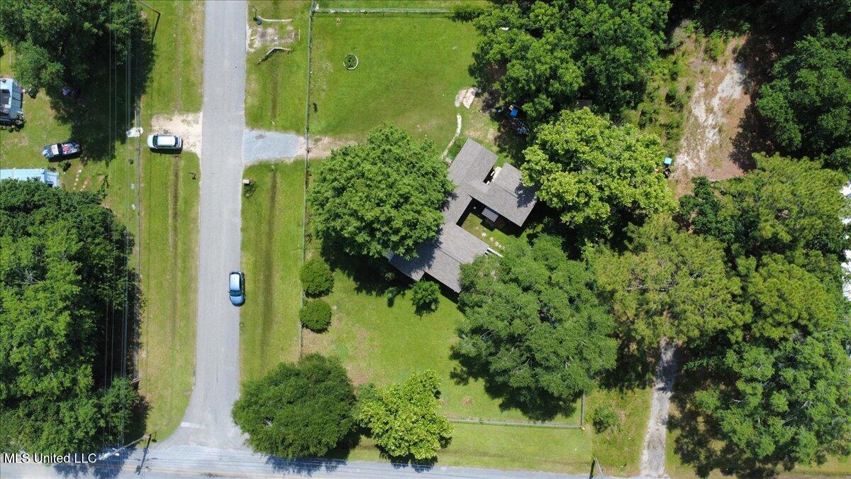 18295 Robin Oaks Drive, Gulfport, Mississippi image 37