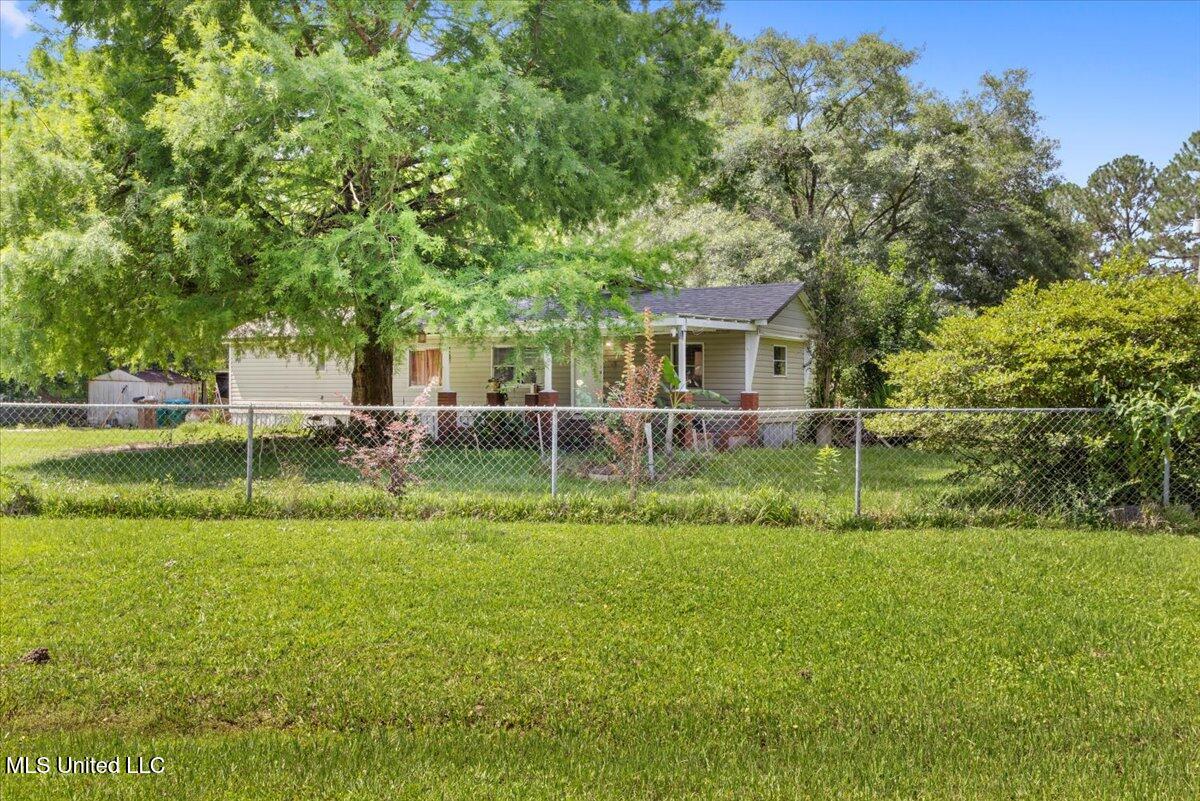 18295 Robin Oaks Drive, Gulfport, Mississippi image 2