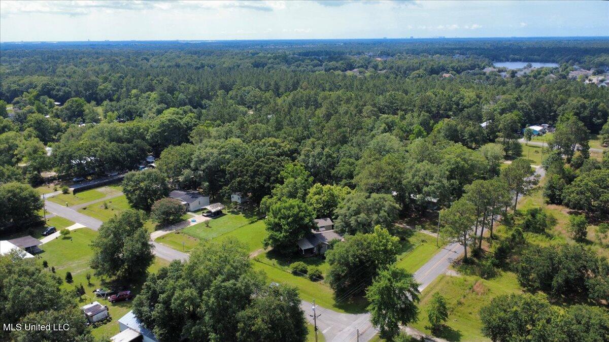 18295 Robin Oaks Drive, Gulfport, Mississippi image 31
