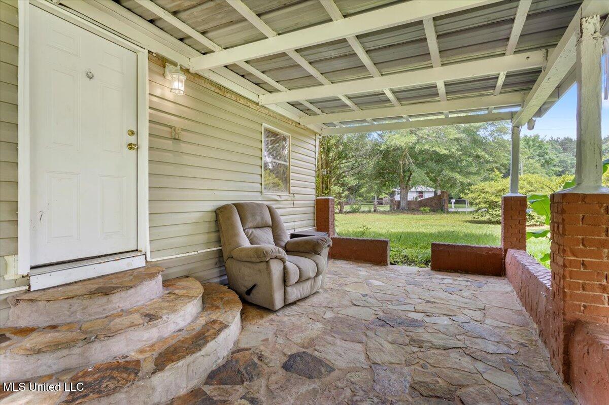 18295 Robin Oaks Drive, Gulfport, Mississippi image 5