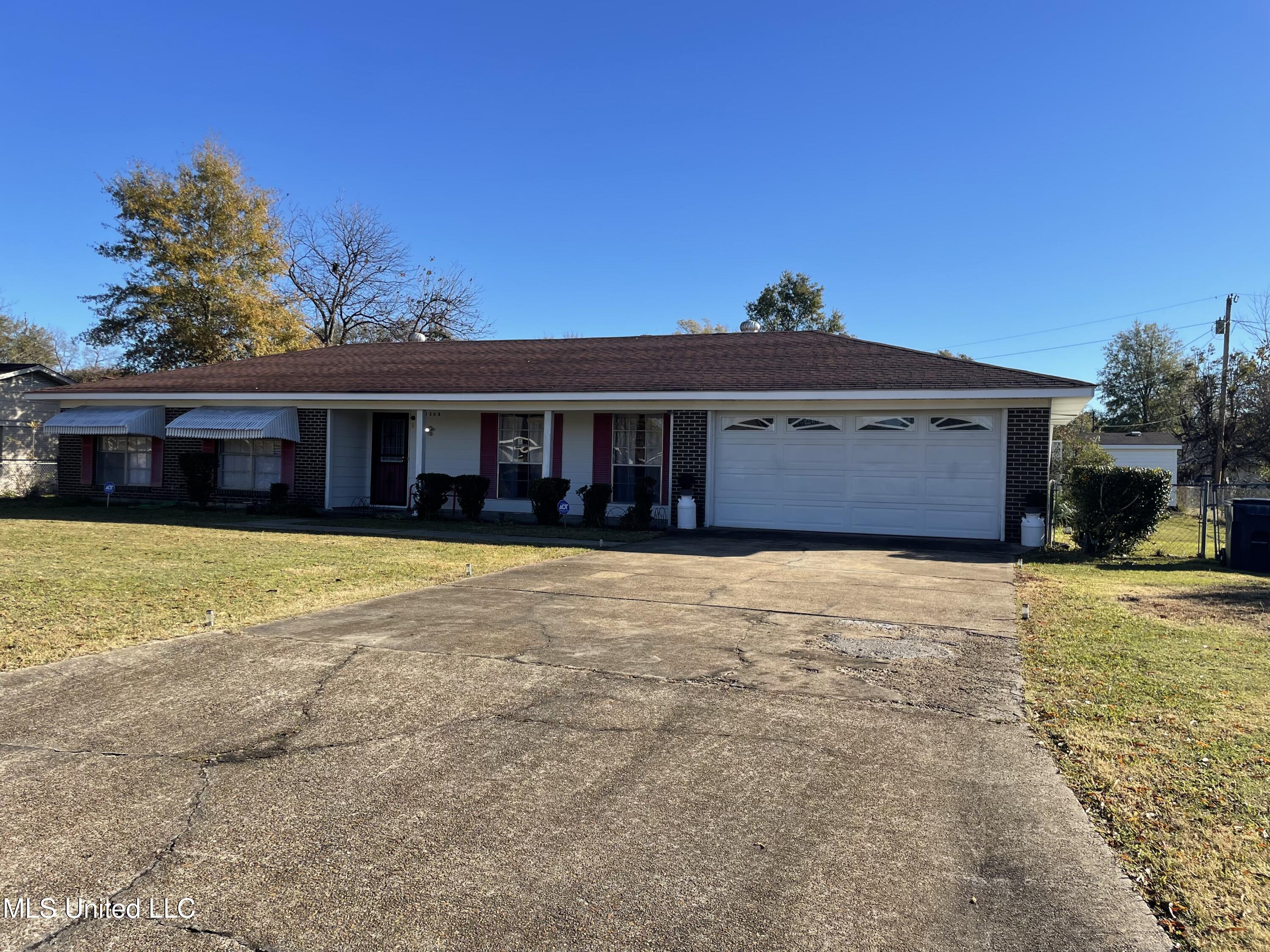 1308 Miller Drive, Clarksdale, Mississippi image 1