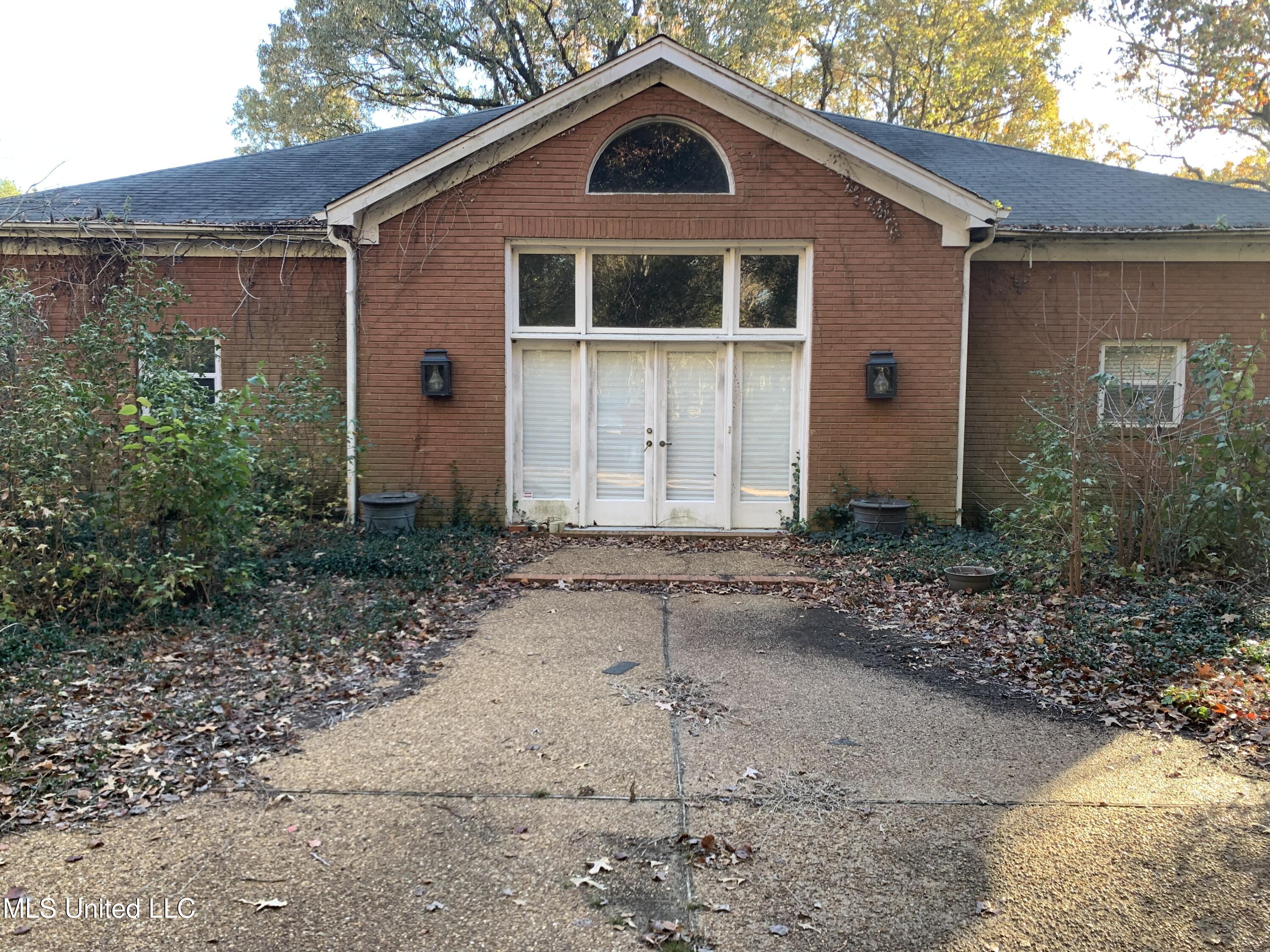 7180 Whitten Place Drive, Southaven, Mississippi image 1