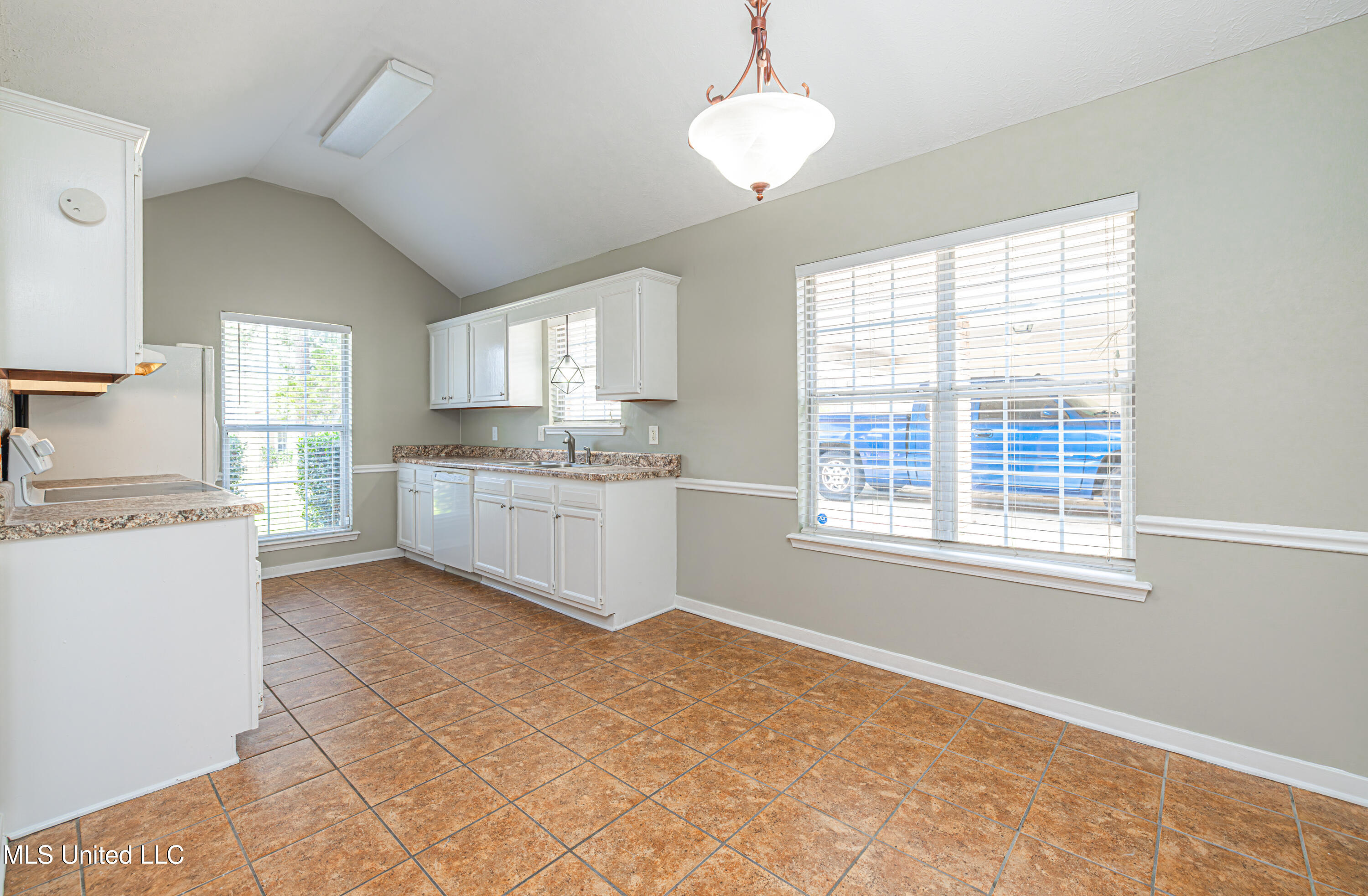 222 Sunchase Drive, Brandon, Mississippi image 4