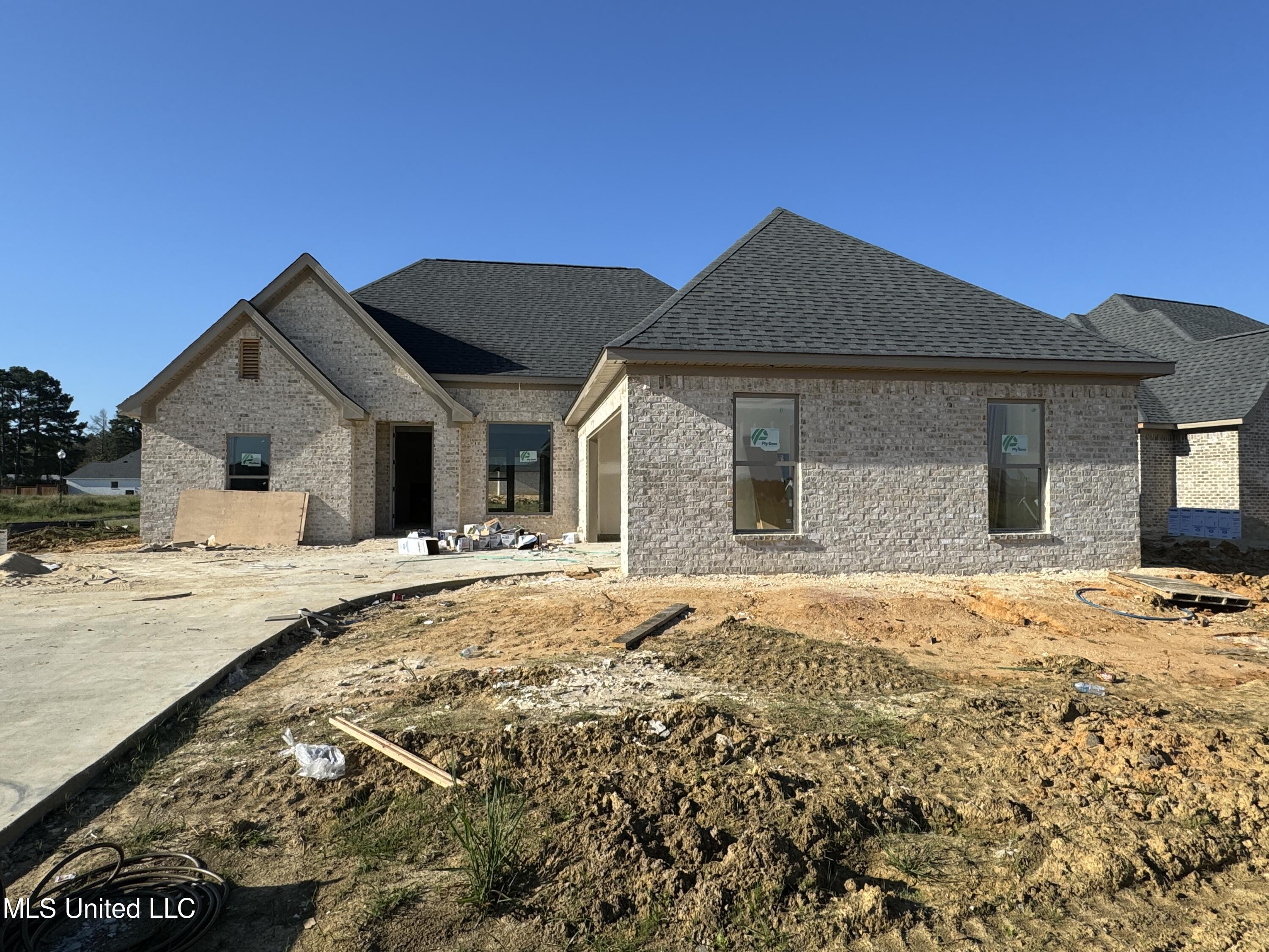 1018 Kensington Drive, Flowood, Mississippi image 1