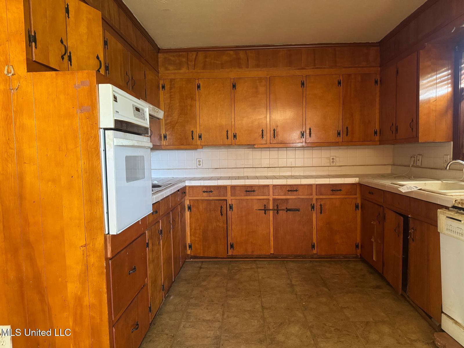 1053 Ellis Avenue, Jackson, Mississippi image 4