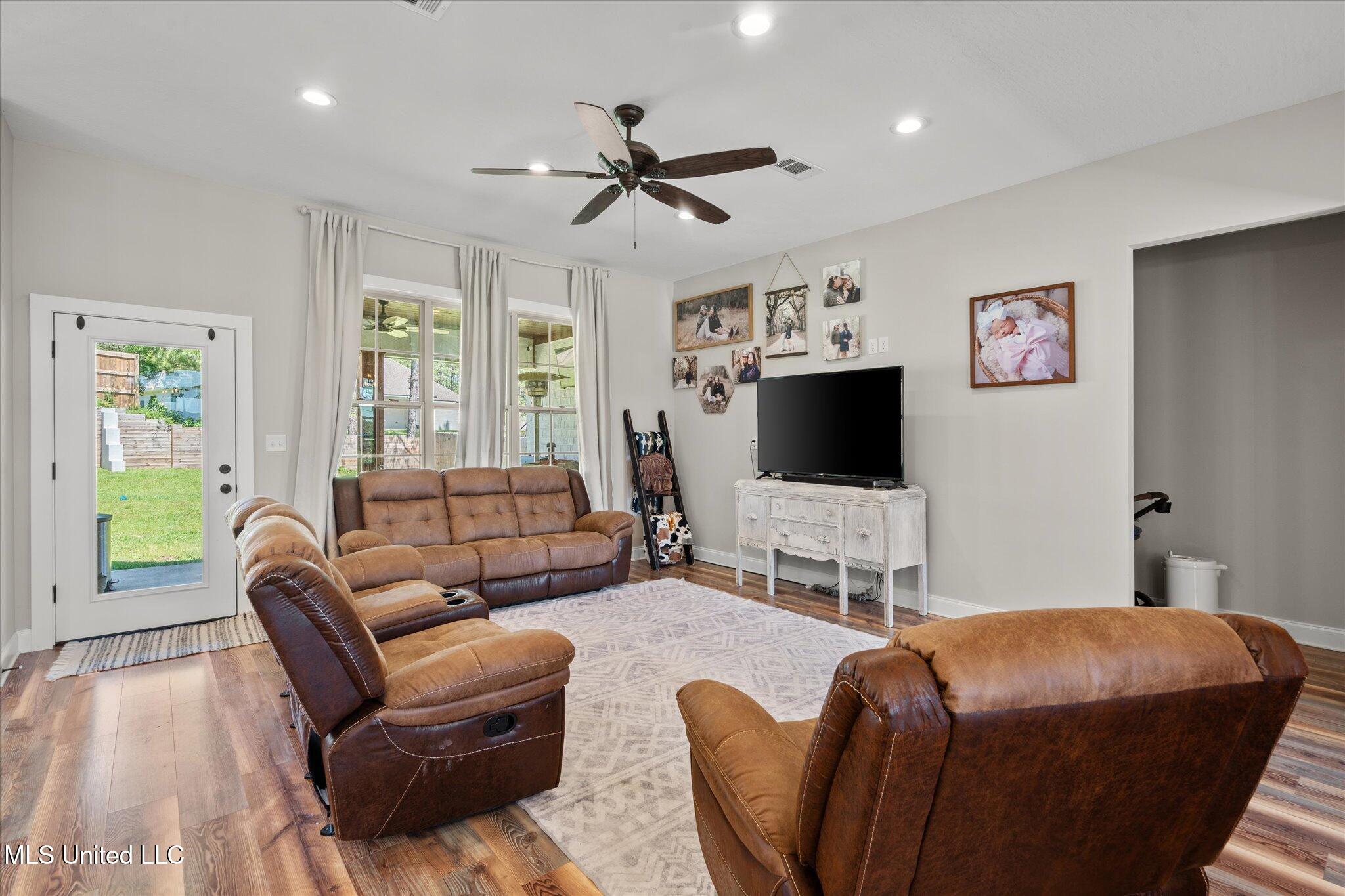 19 Edgewater Point, Hattiesburg, Mississippi image 12