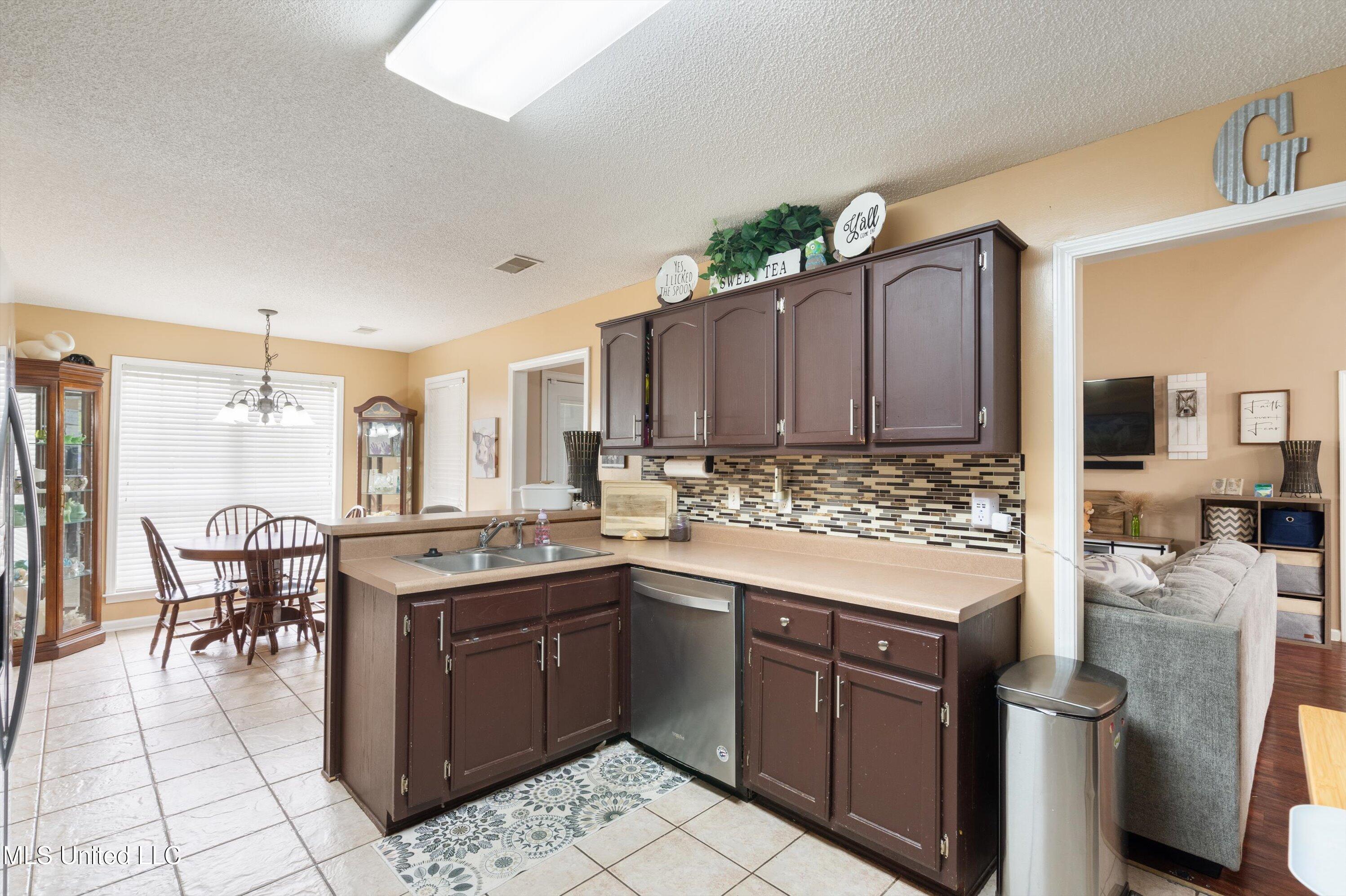 1405 Holly Springs Road, Hernando, Mississippi image 8