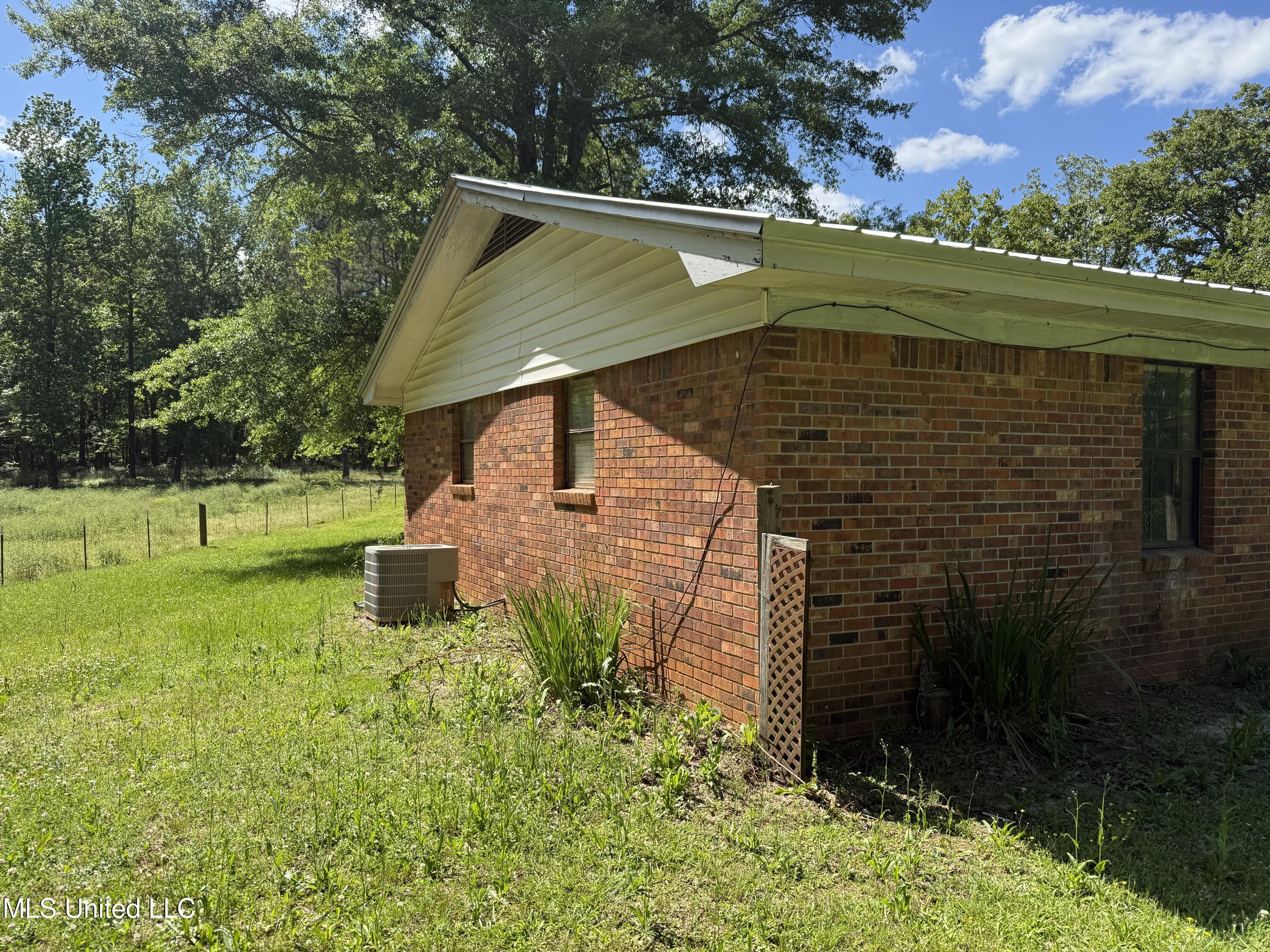 709 Melvin Leach Road, Union, Mississippi image 3