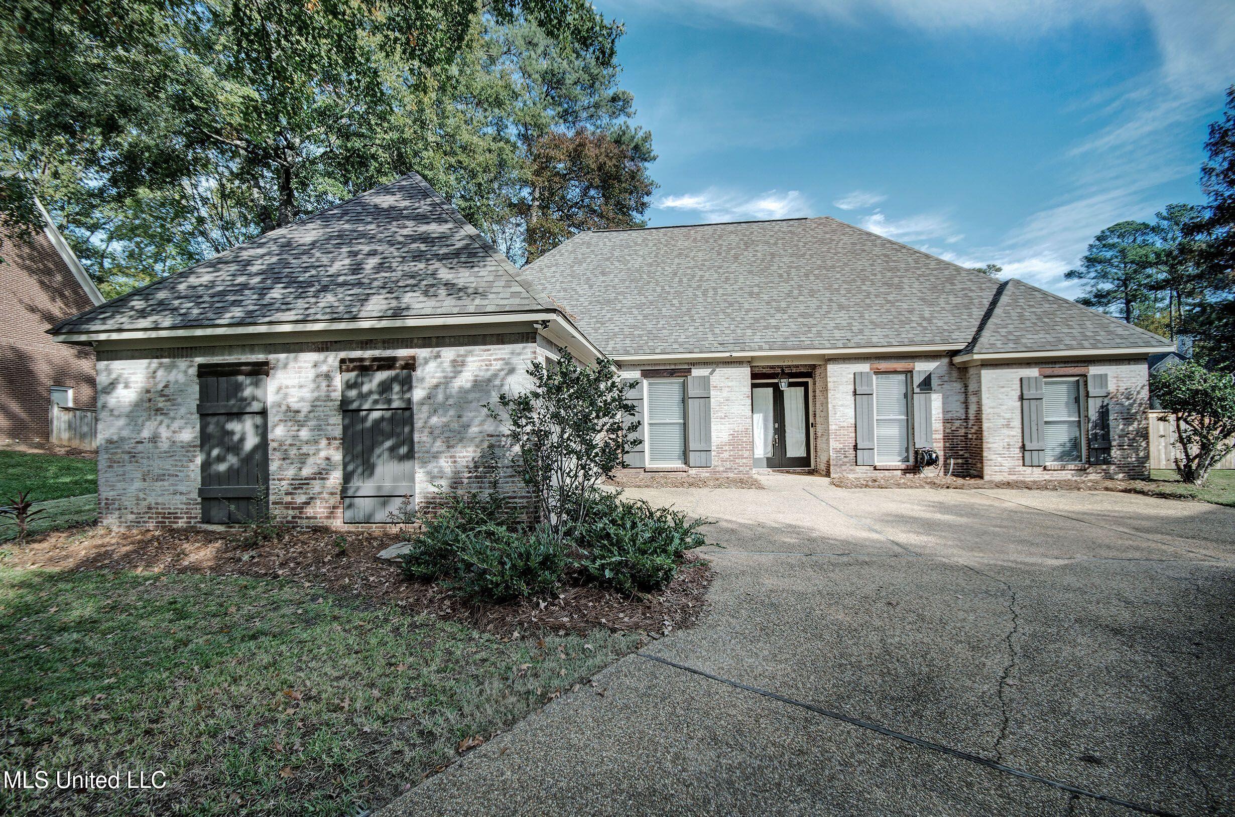 422 Berkshire Drive, Ridgeland, Mississippi image 2