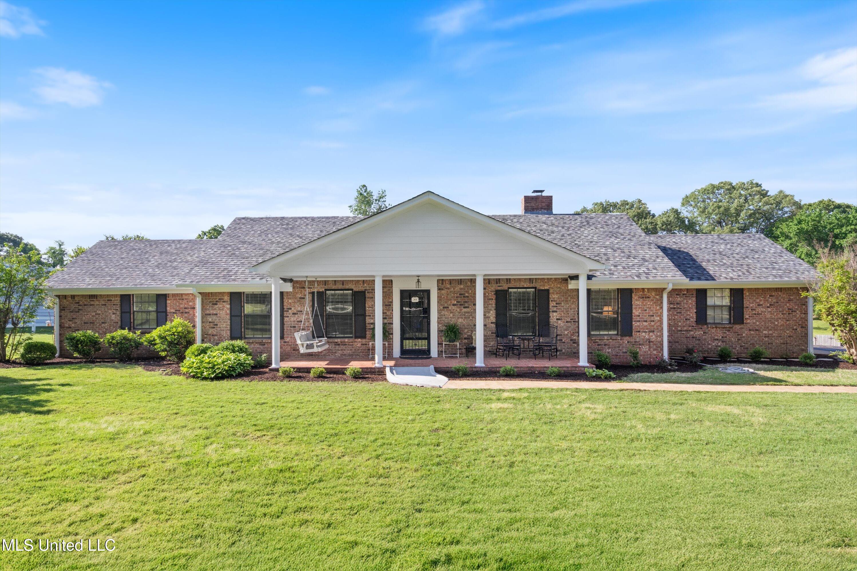 90 Shaker Drive, Senatobia, Mississippi image 1