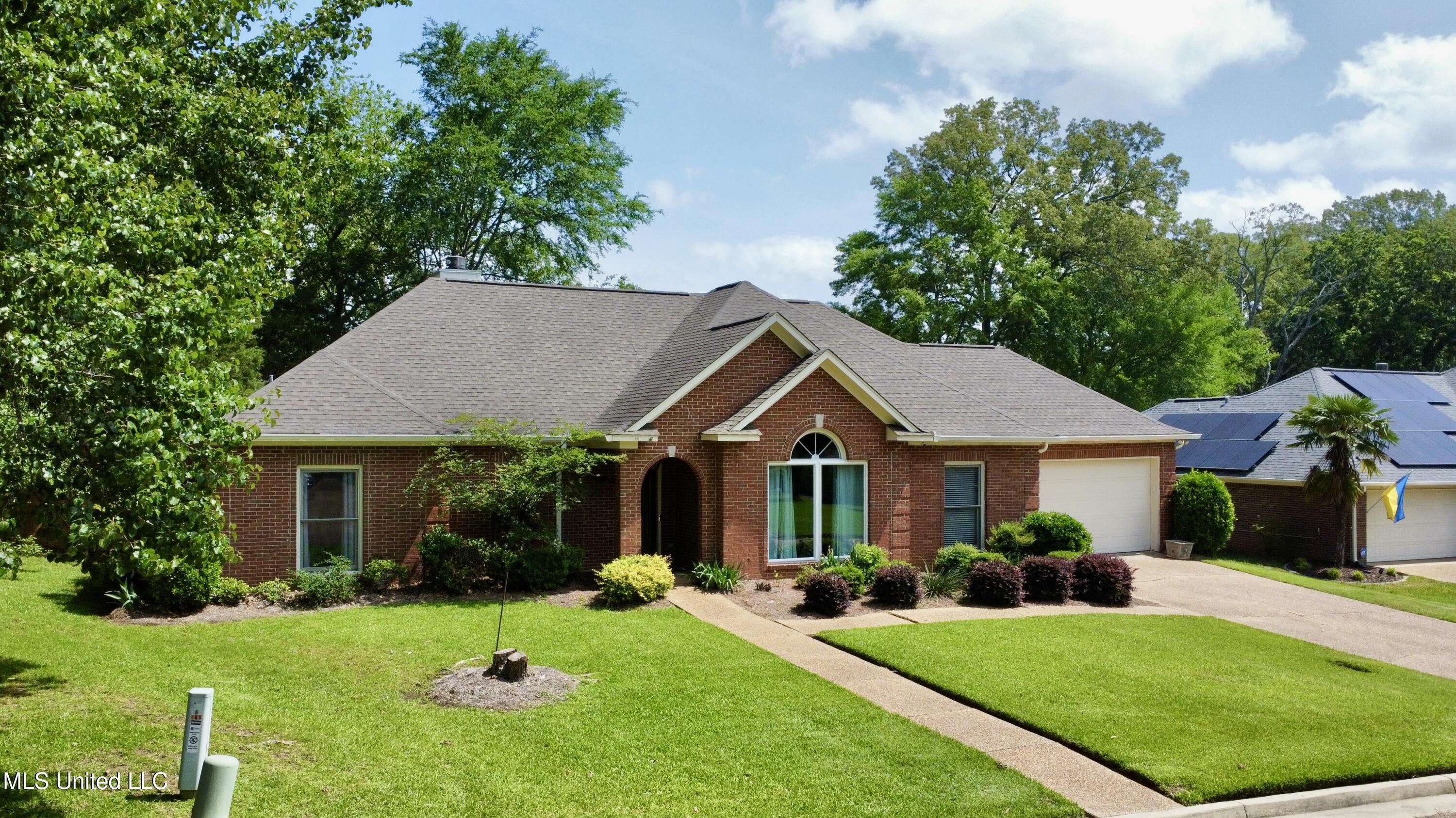 104 Park Place, Clinton, Mississippi image 1