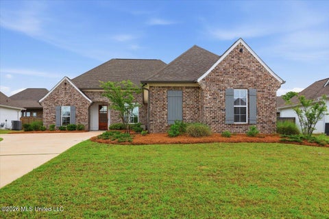 Homes For Sale - 102 Sweetbriar Court<br/> Canton, MS 39046