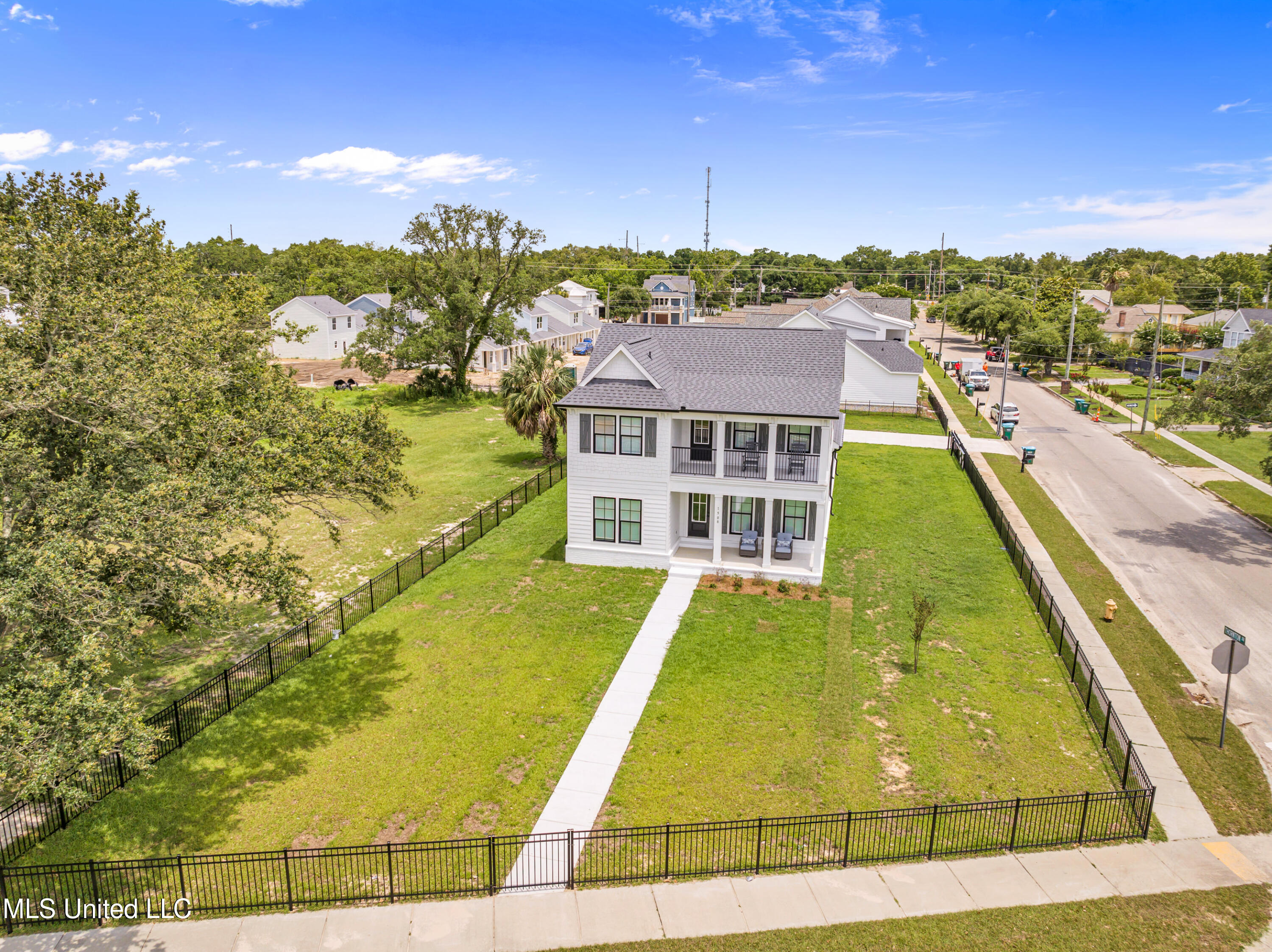 1508 E Beach Boulevard, Gulfport, Mississippi image 2