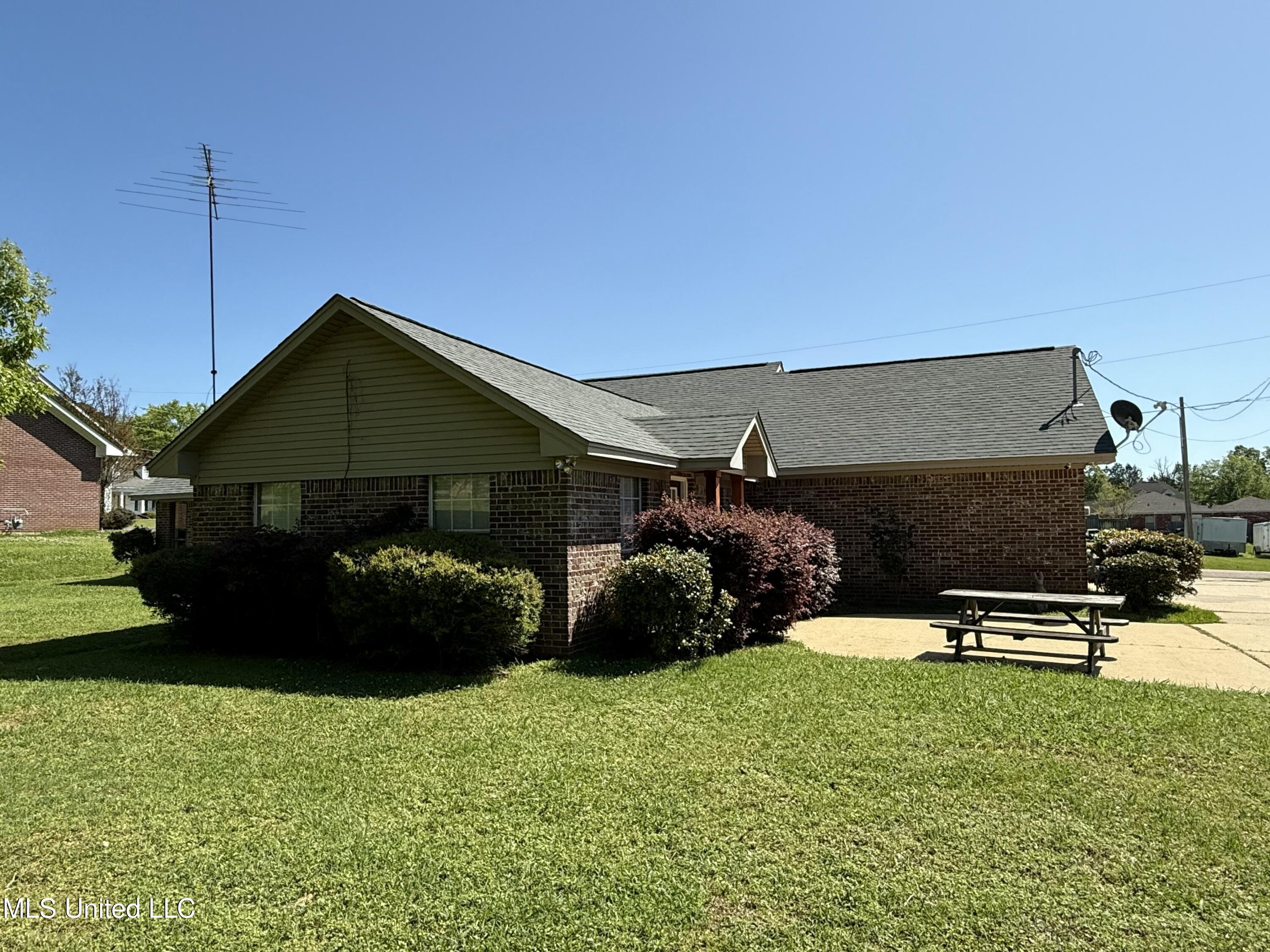 111 Chessie Lane Lane, Carthage, Mississippi image 4