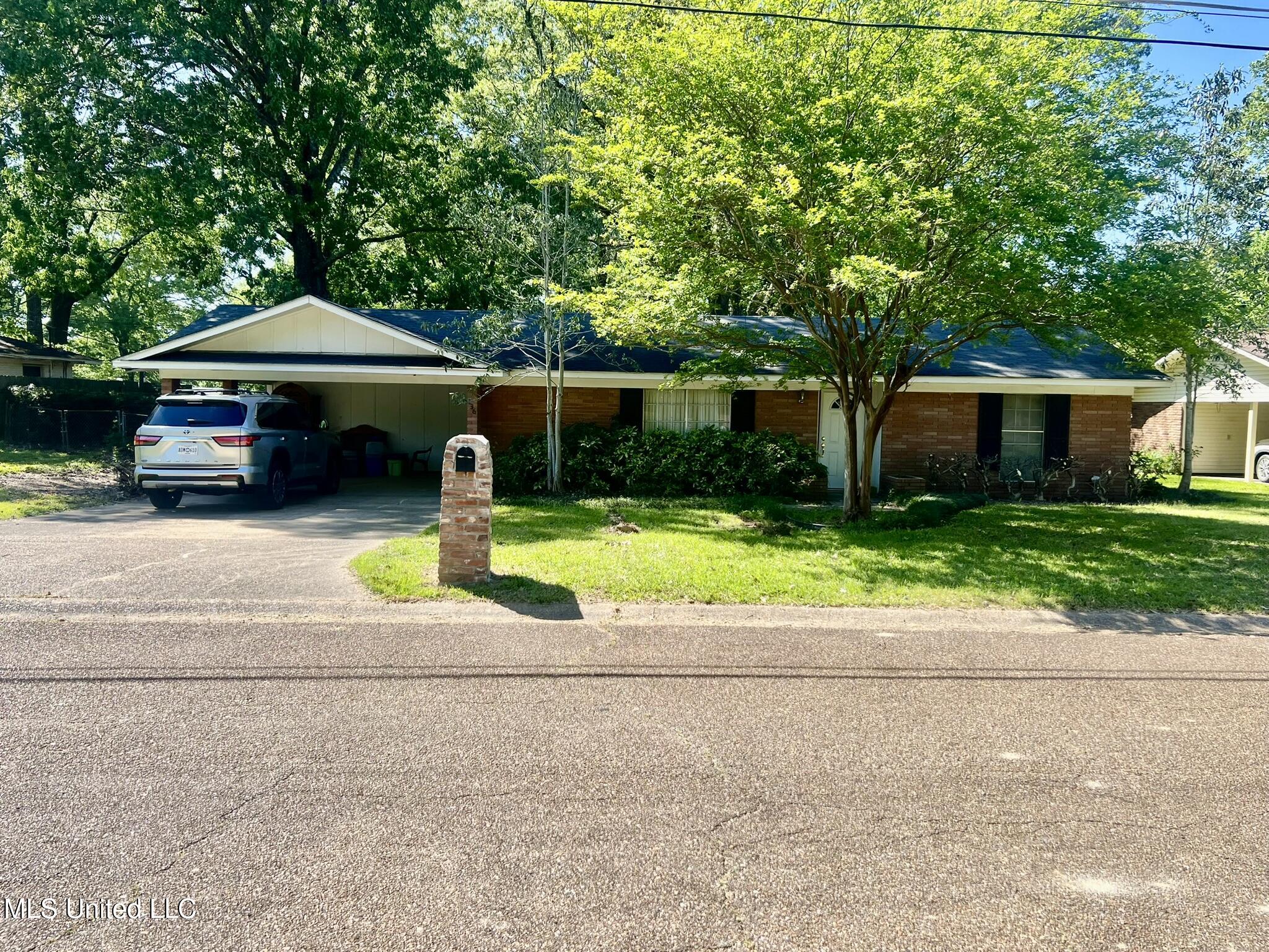 136 Pecanwood Drive, Natchez, Mississippi image 1