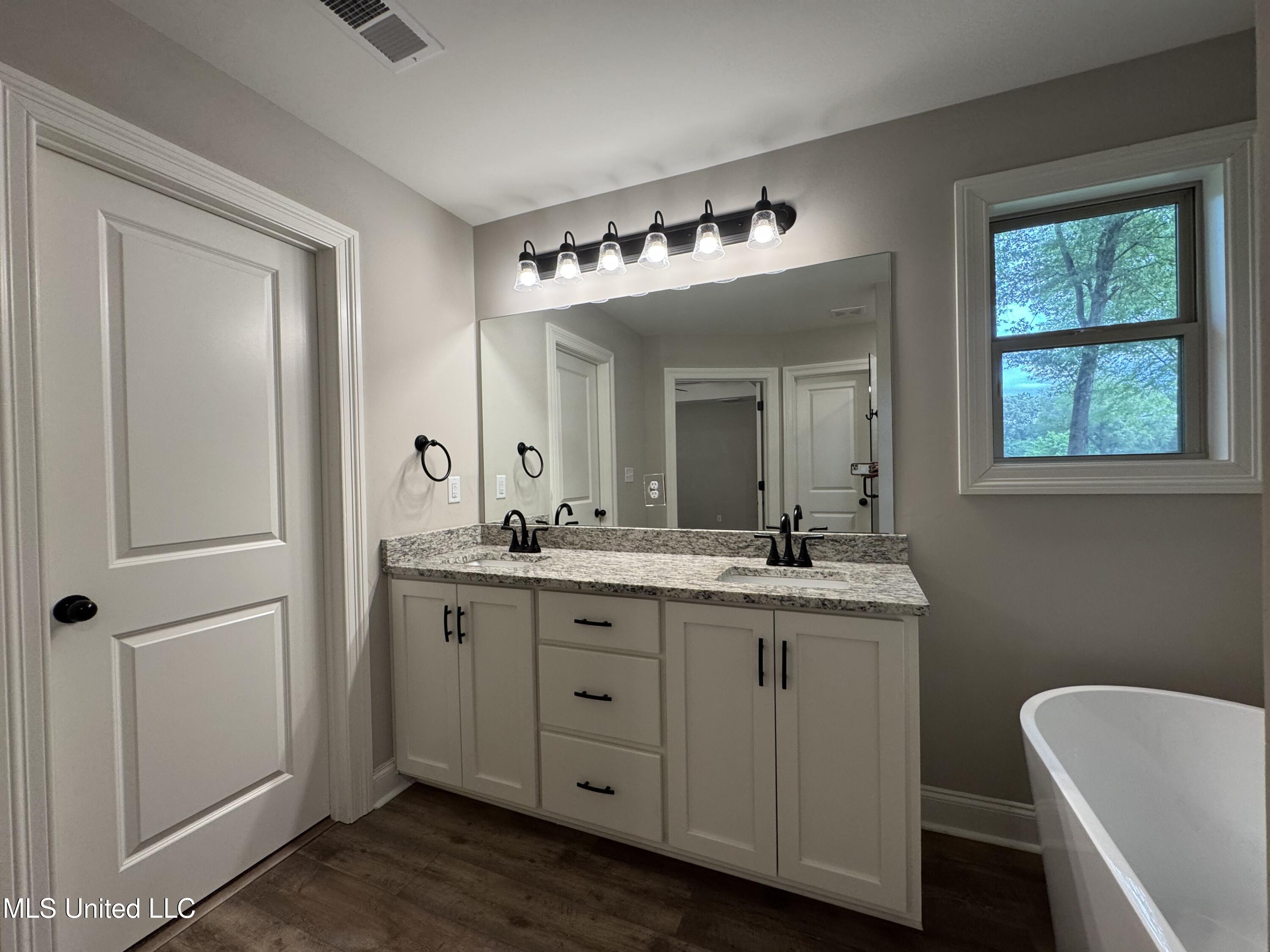 2670 Hickory Hill Drive, Nesbit, Mississippi image 24