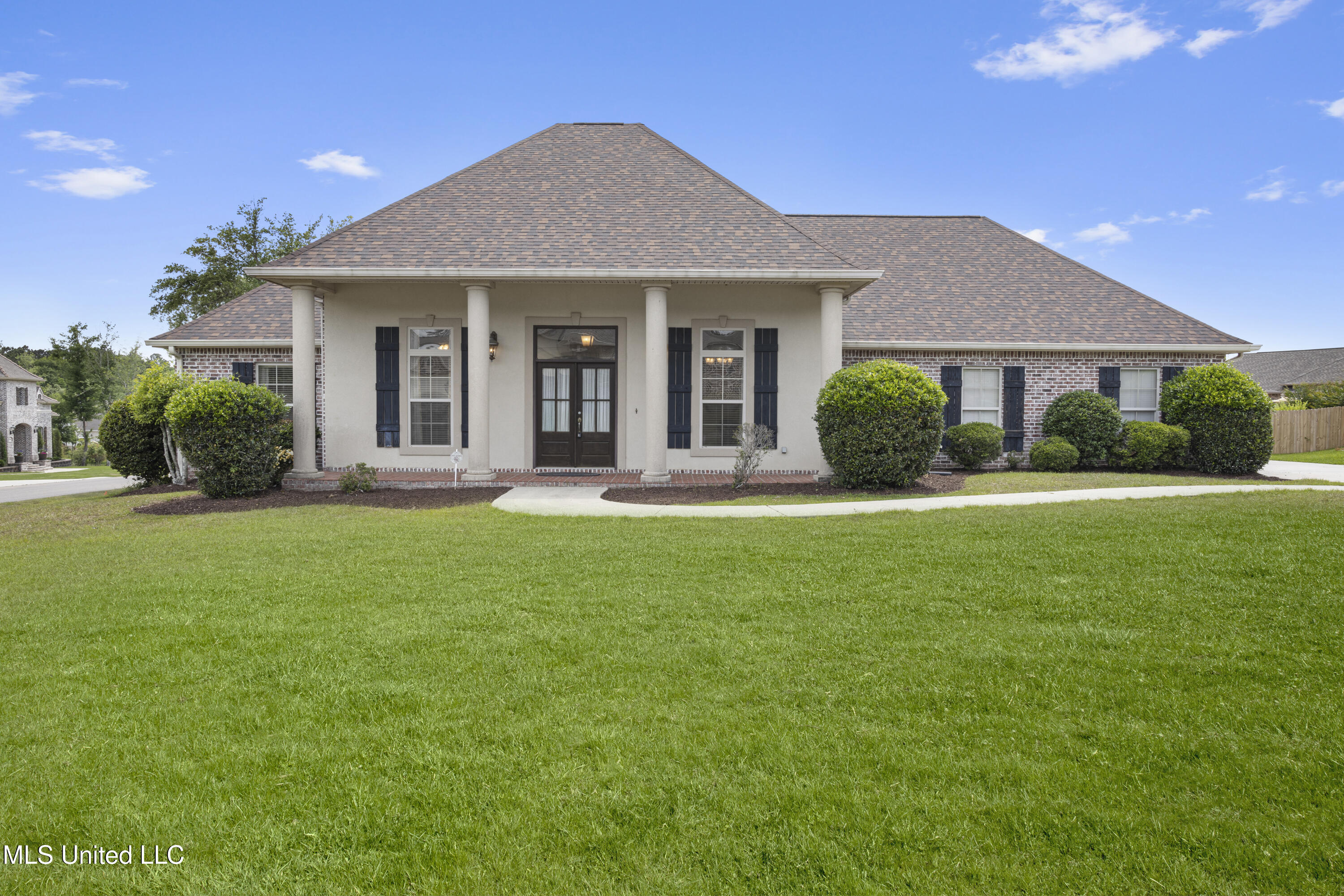 750 Doral Court, Diamondhead, Mississippi image 2