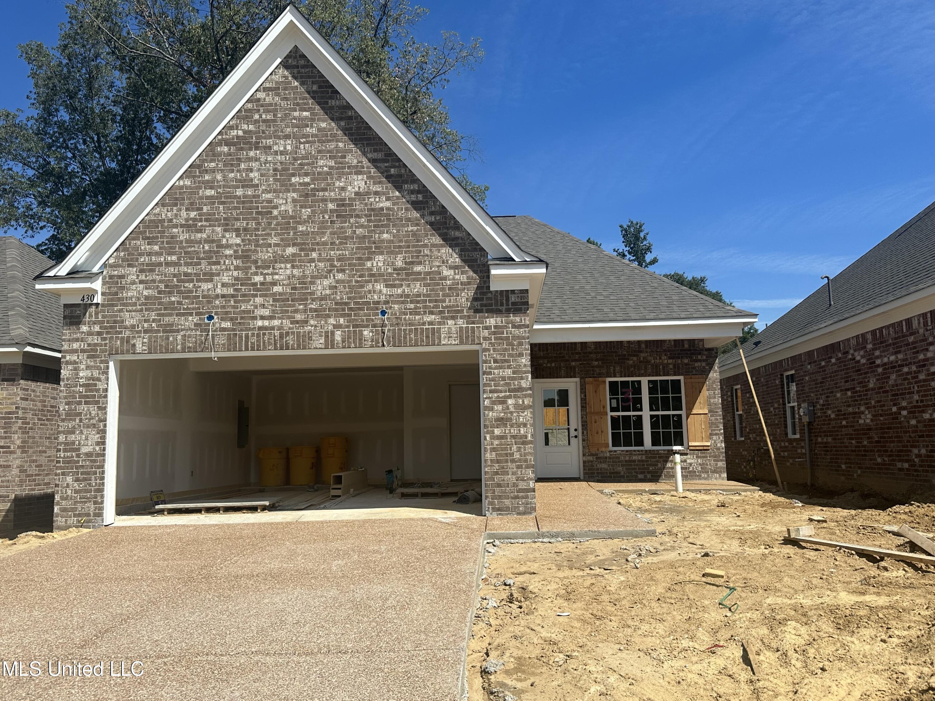 319 Flower Garden Drive Dr, Southaven, Mississippi image 1