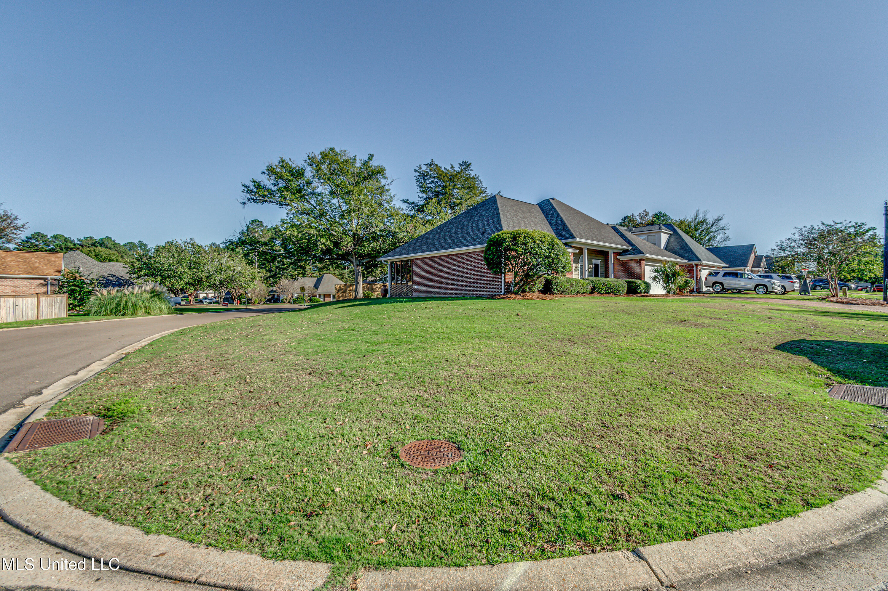 111 Pinehurst Drive, Brandon, Mississippi image 5