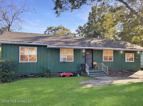 Homes For Sale - 936 W 6th Street<br/> Forrest County, Hattiesburg, MS 39401