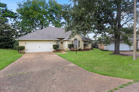 Homes For Sale - 14 Parkview Road<br/> Clinton, MS 39056