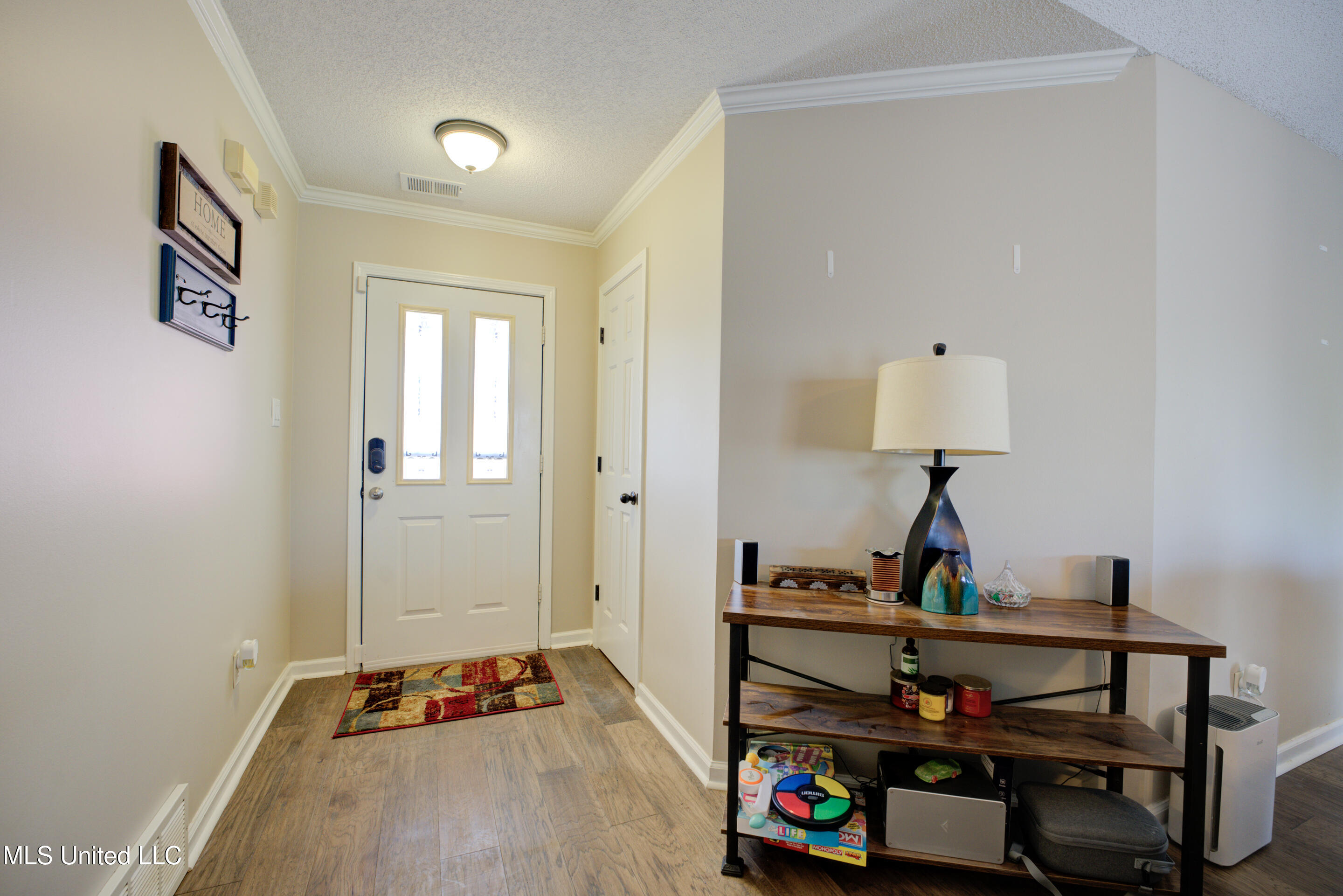 9631 N Meade Circle, Olive Branch, Mississippi image 2
