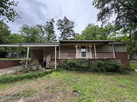 Homes For Sale - 208 Santa Anita Drive<br/> Starkville, MS 39759