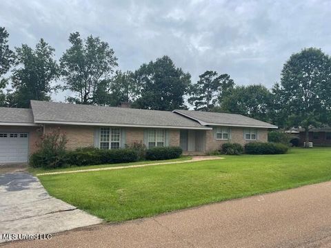 Homes For Sale - 808 Oak Street<br/> Tylertown, MS 39667