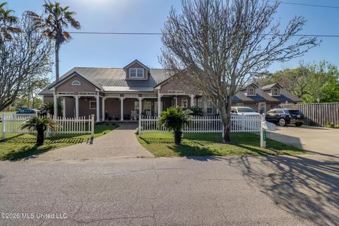 Homes For Sale - 1602 E Railroad Street<br/> Gulfport, MS 39501