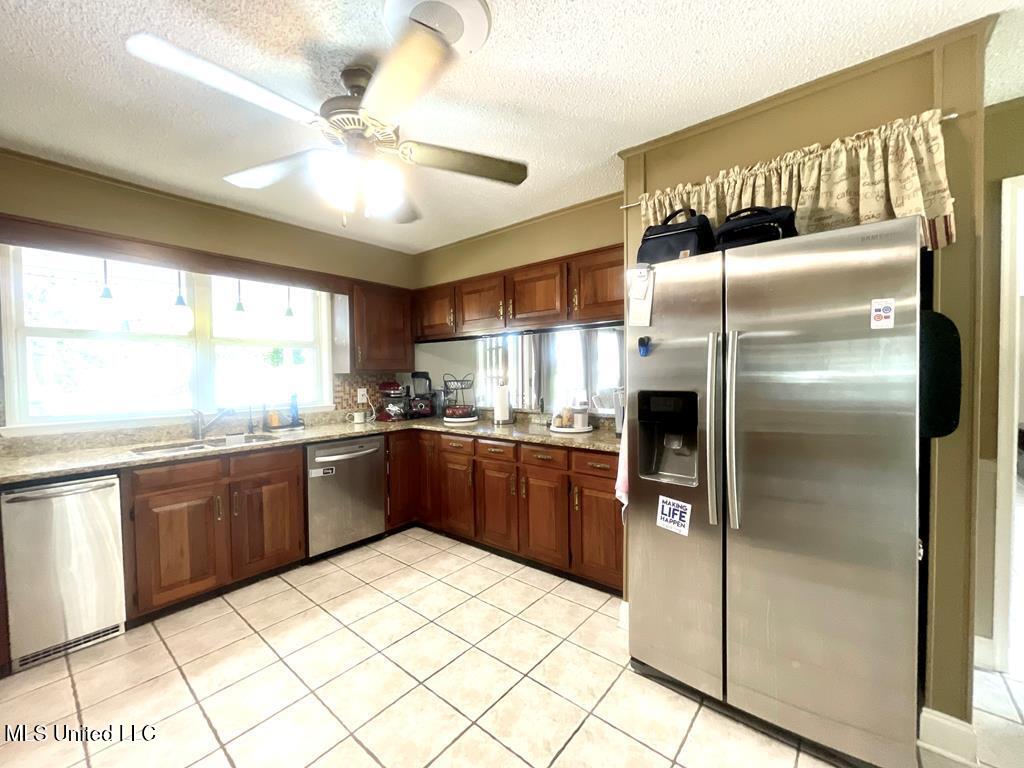 921 Tung Tree Drive, Picayune, Mississippi image 21