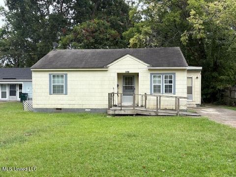 Homes For Sale - 405 W Jeff Davis Avenue<br/> Leflore County, Greenwood, MS 38930