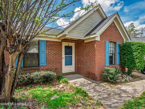 Homes For Sale - 108 Dabney Street<br/> Batesville, MS 38606
