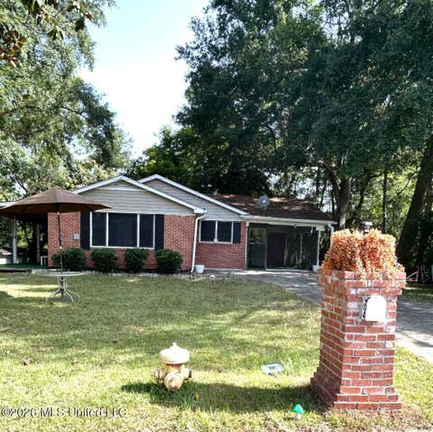 Homes For Sale - 404 Evergreen Drive<br/> Aberdeen, MS 39730