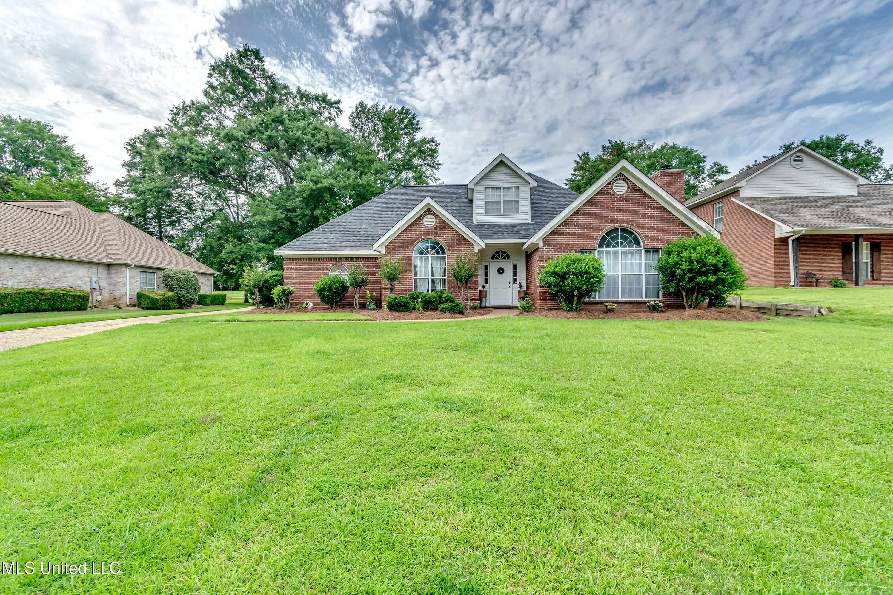 708 Oak Trail, Canton, Mississippi image 1