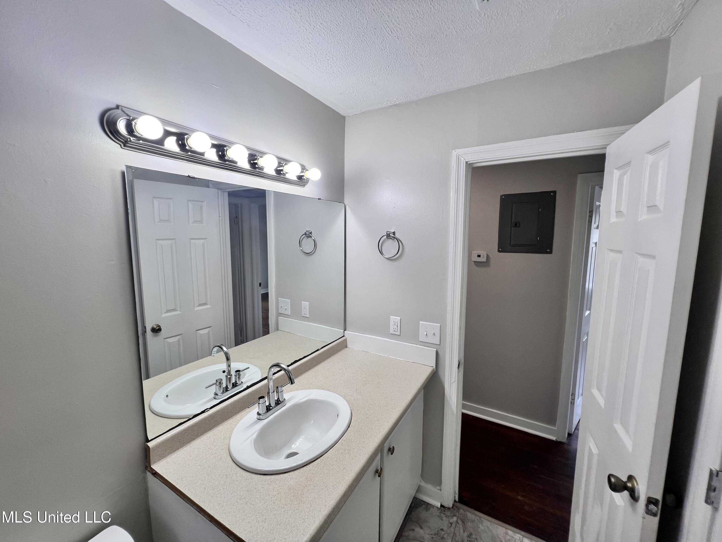 1311 Fernwood Drive, Jackson, Mississippi image 12