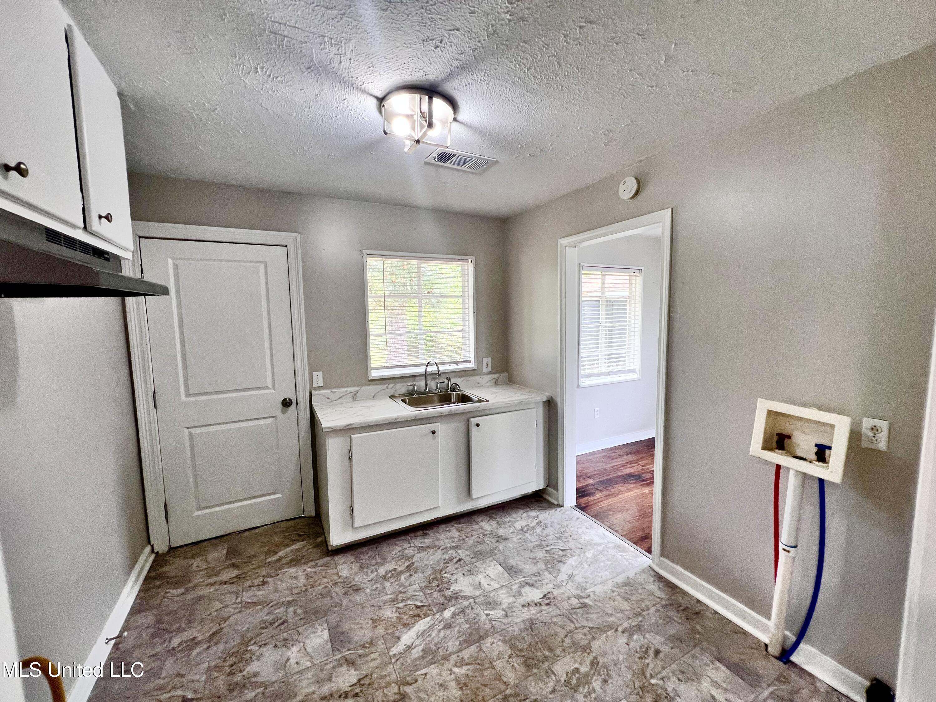 1311 Fernwood Drive, Jackson, Mississippi image 5