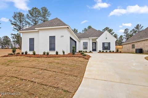 Homes For Sale - 209 Lake Crest Drive<br/> Madison, MS 39110