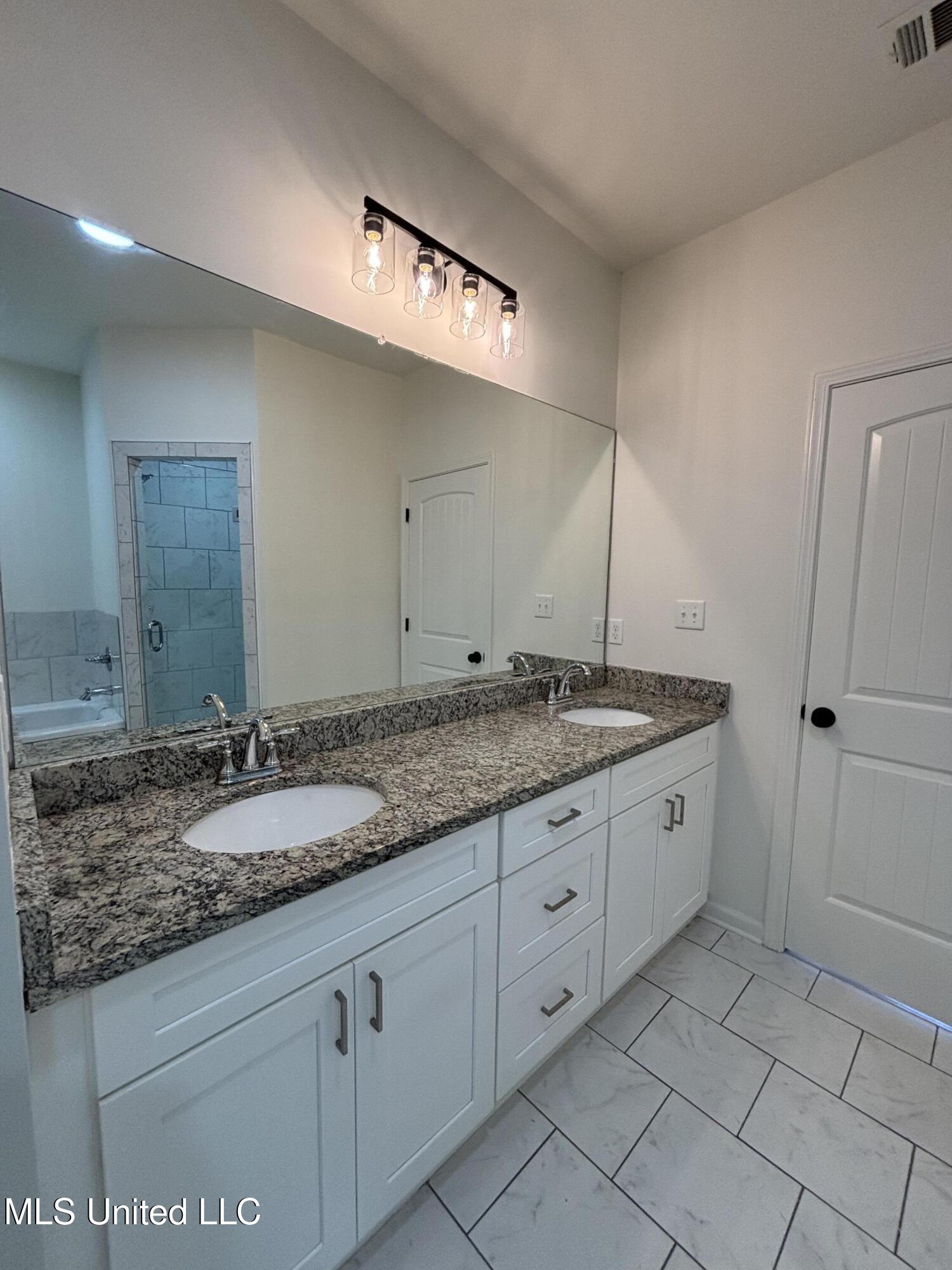 8982 Mary Frances Drive, Southaven, Mississippi image 18