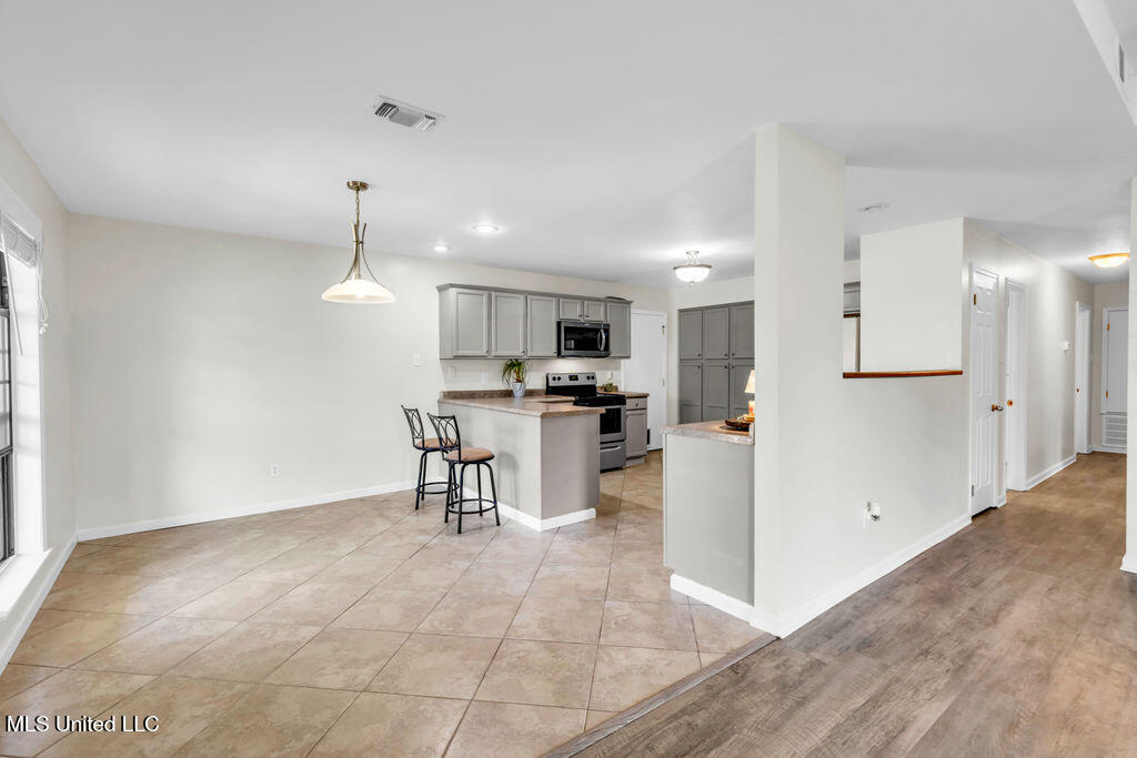 2189 Baywood Drive, Biloxi, Mississippi image 9