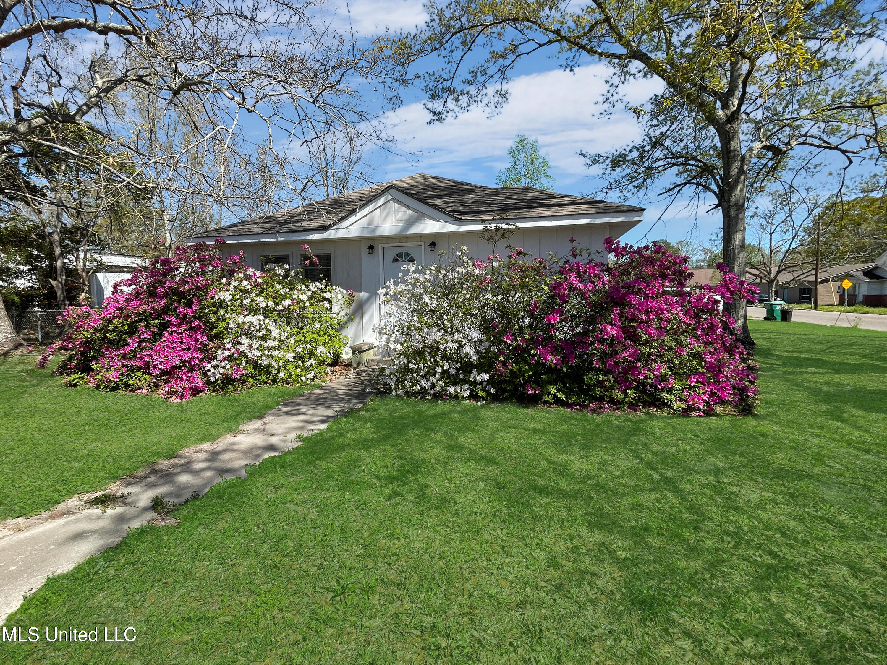 221 S Curran Avenue, Picayune, Mississippi image 1