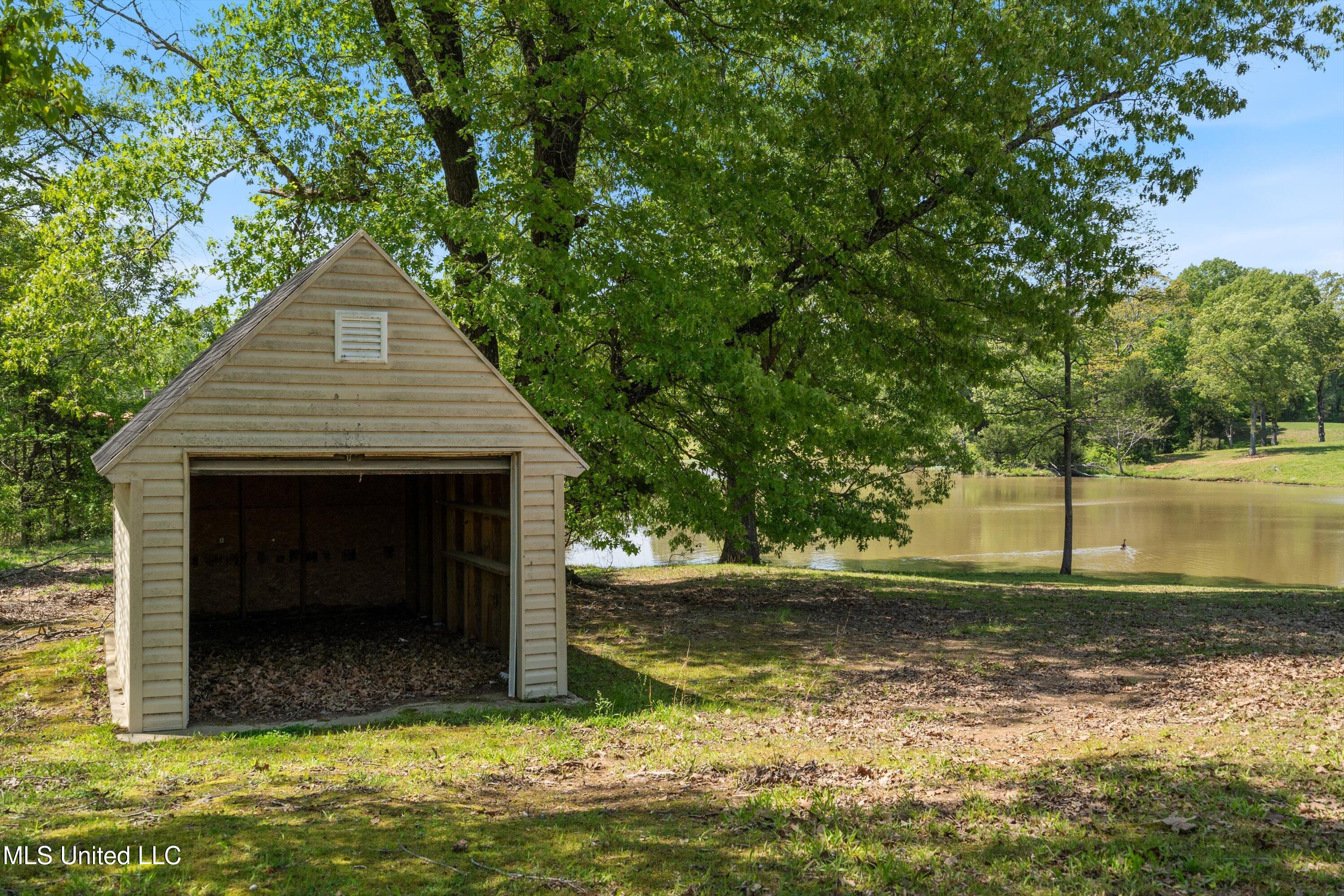 206 Swan Lk Drive, Coldwater, Mississippi image 11
