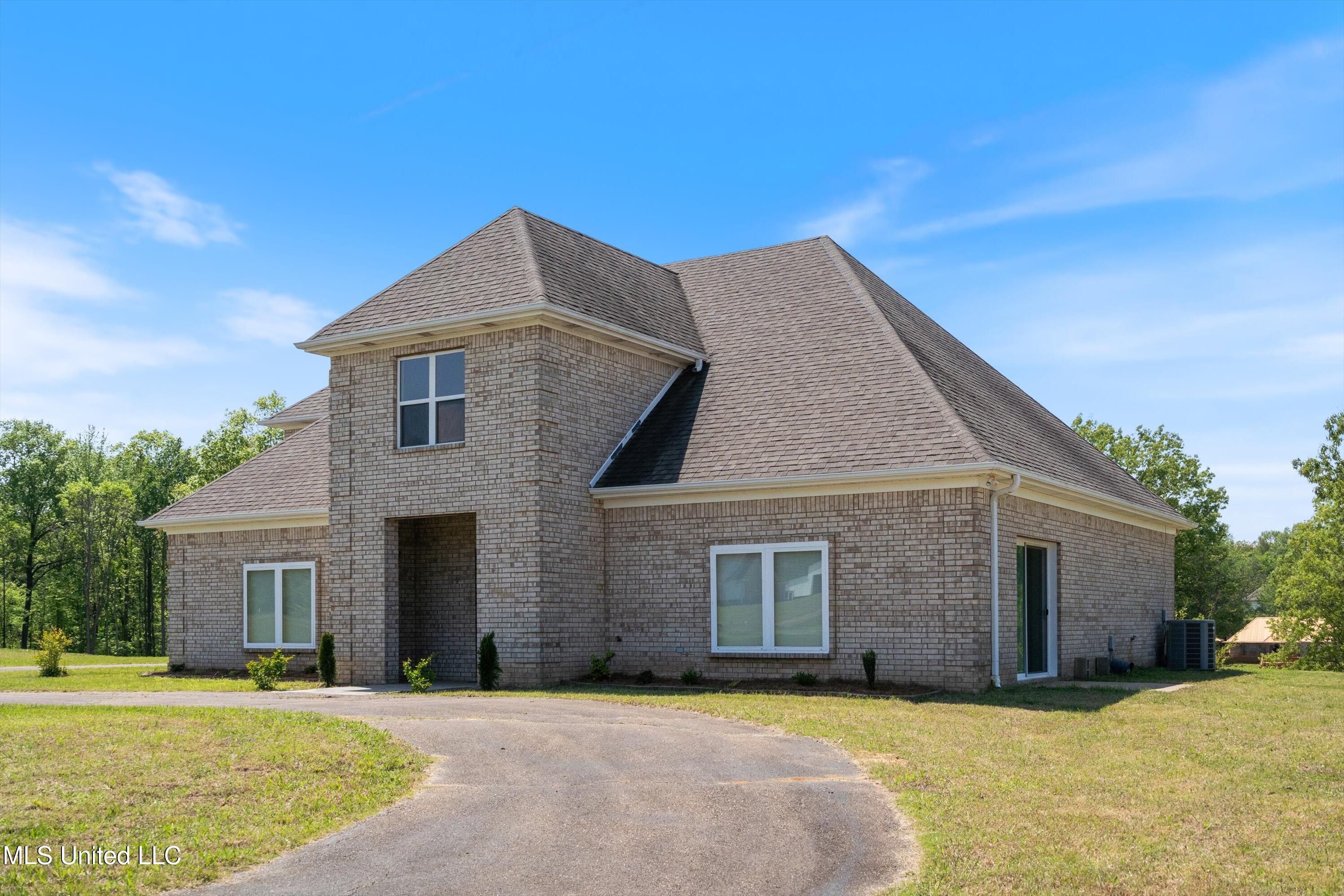 206 Swan Lk Drive, Coldwater, Mississippi image 5